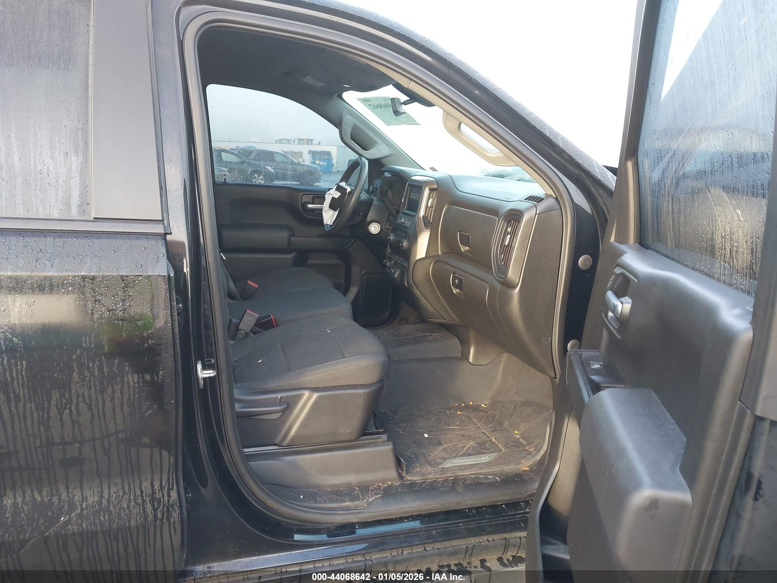 CHEVROLET SILVERADO image 5