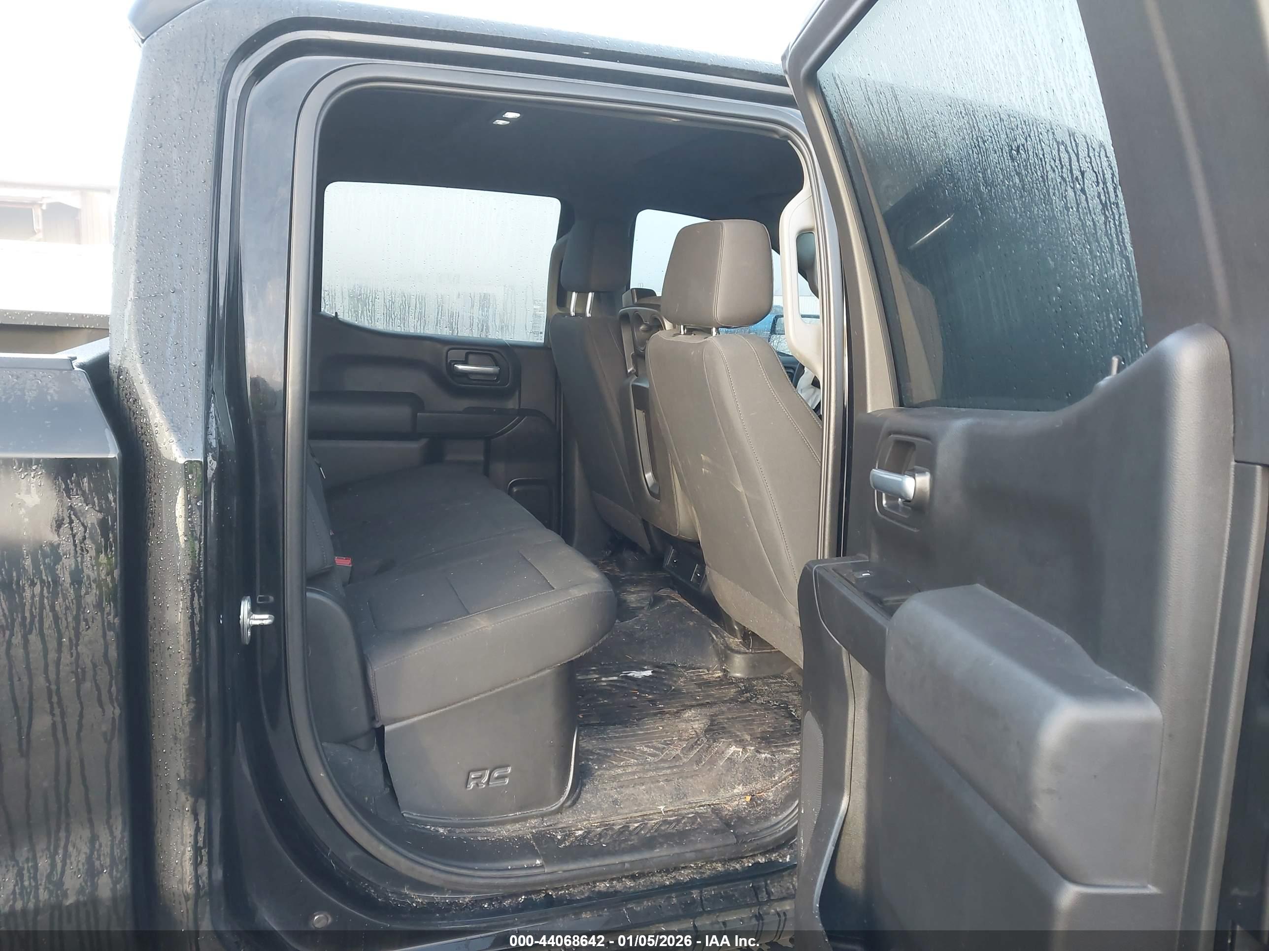 CHEVROLET SILVERADO image 8