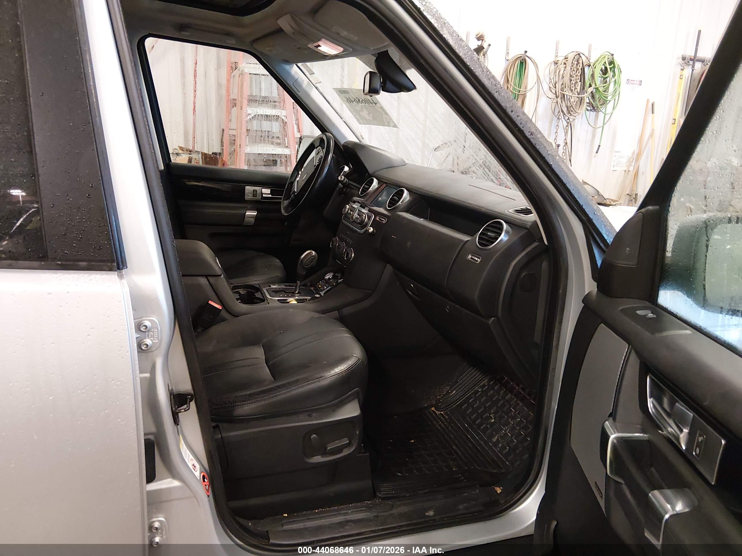 LAND ROVER image 5