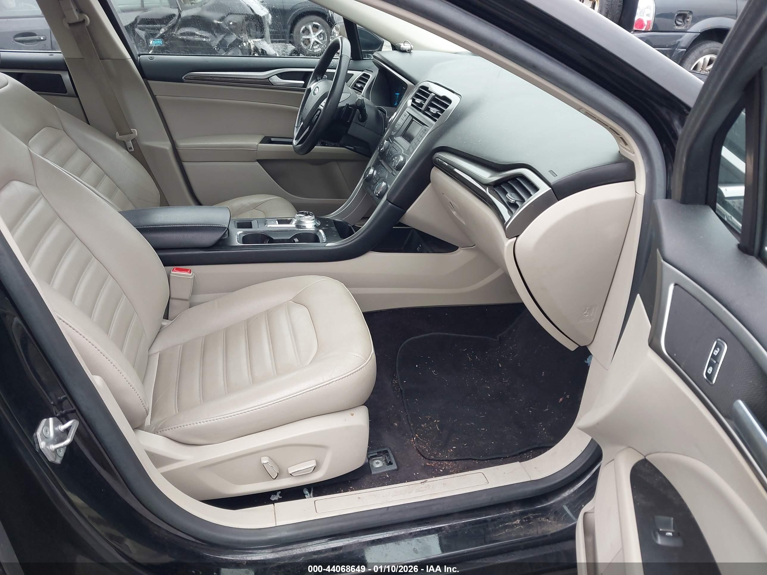 FORD FUSION image 5