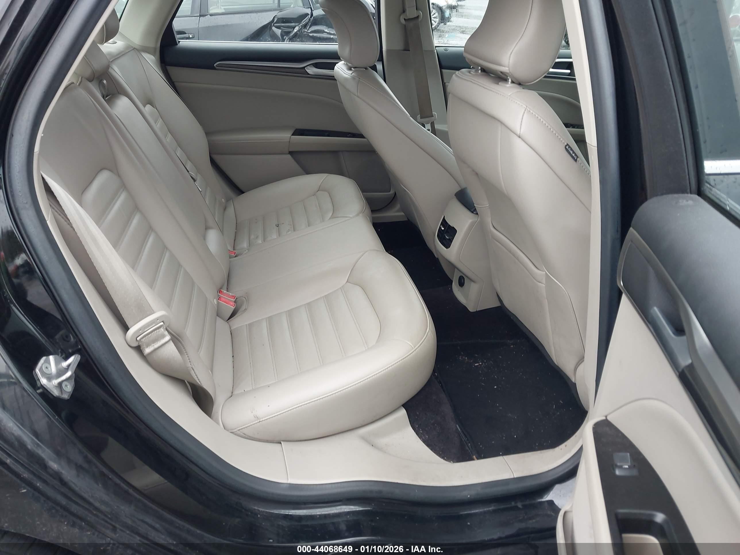 FORD FUSION image 8
