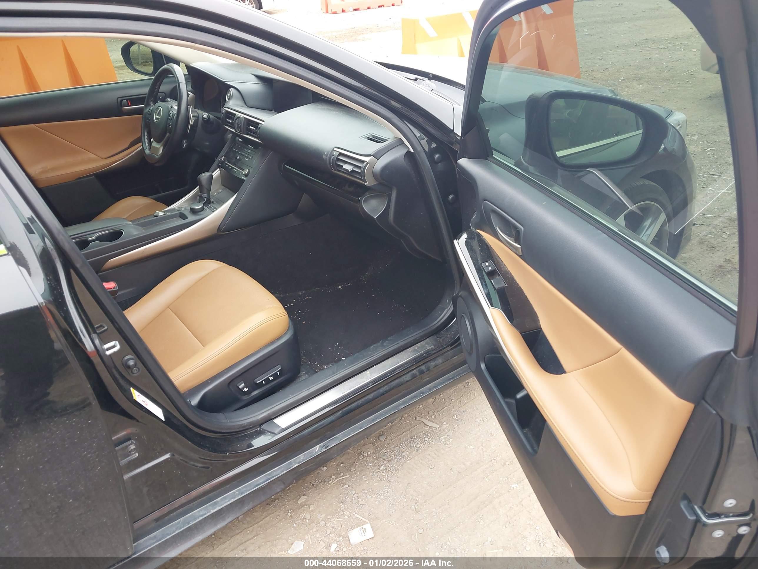 LEXUS IS image 5