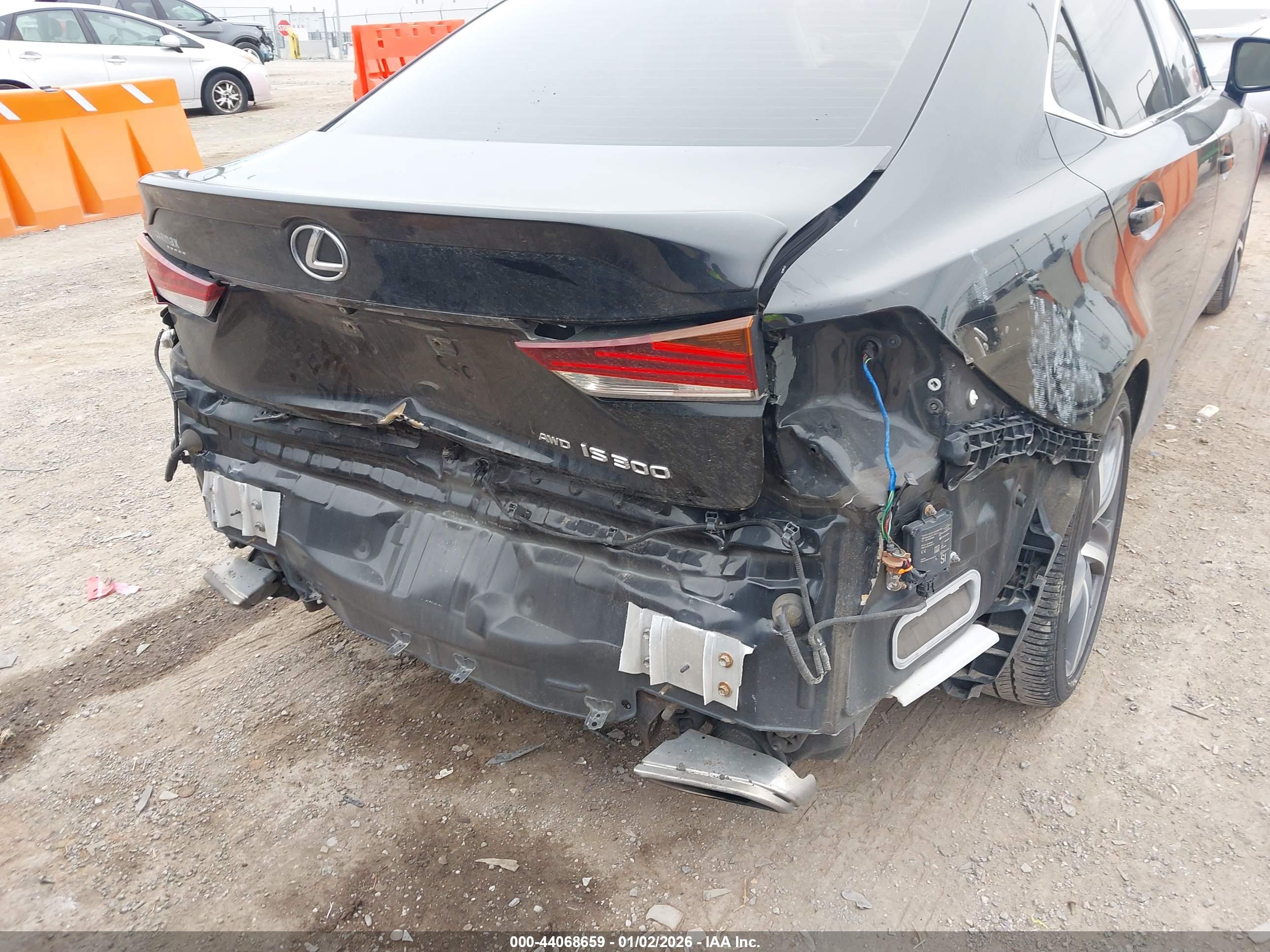 LEXUS IS image 6