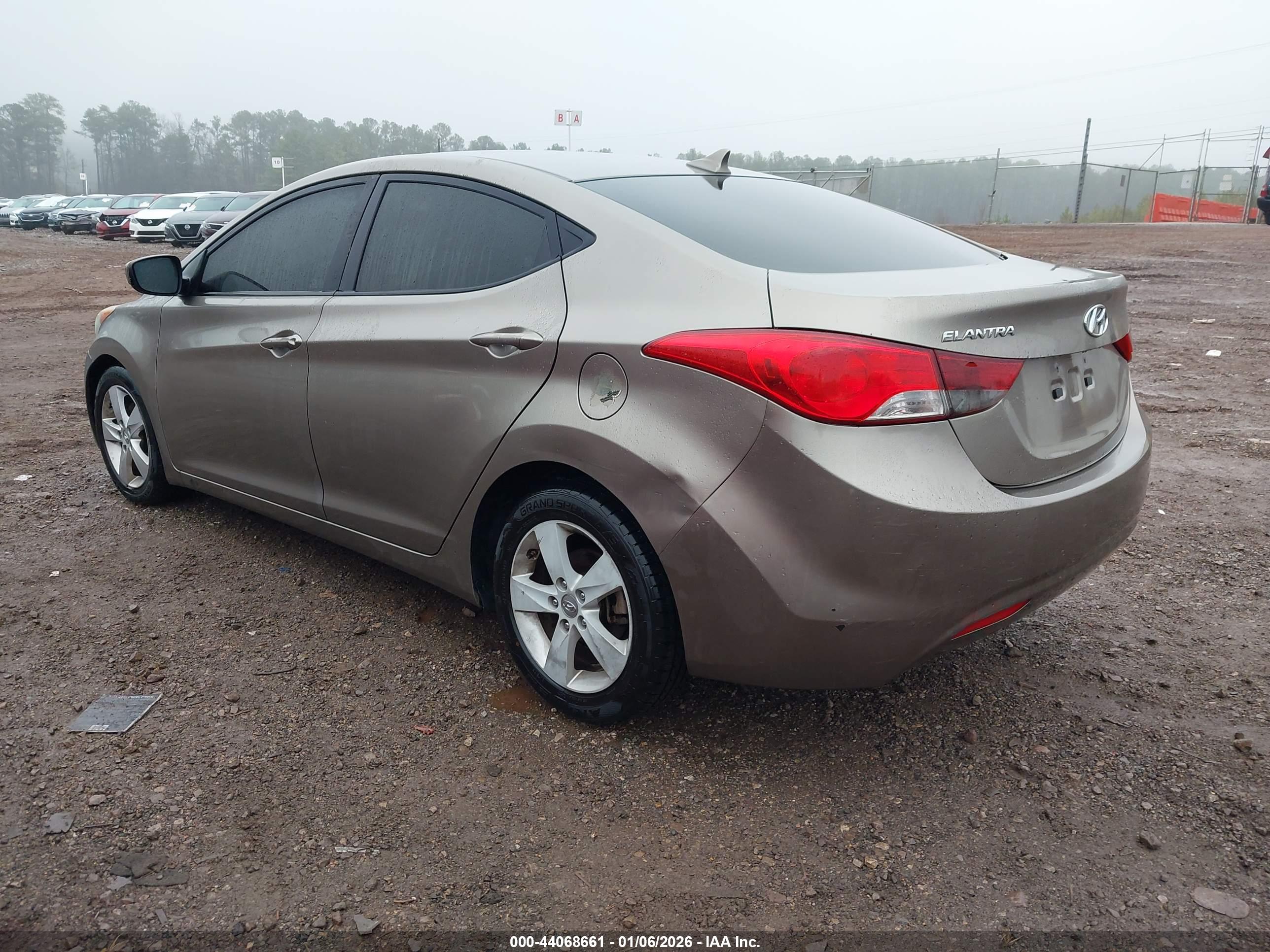 HYUNDAI ELANTRA image 3