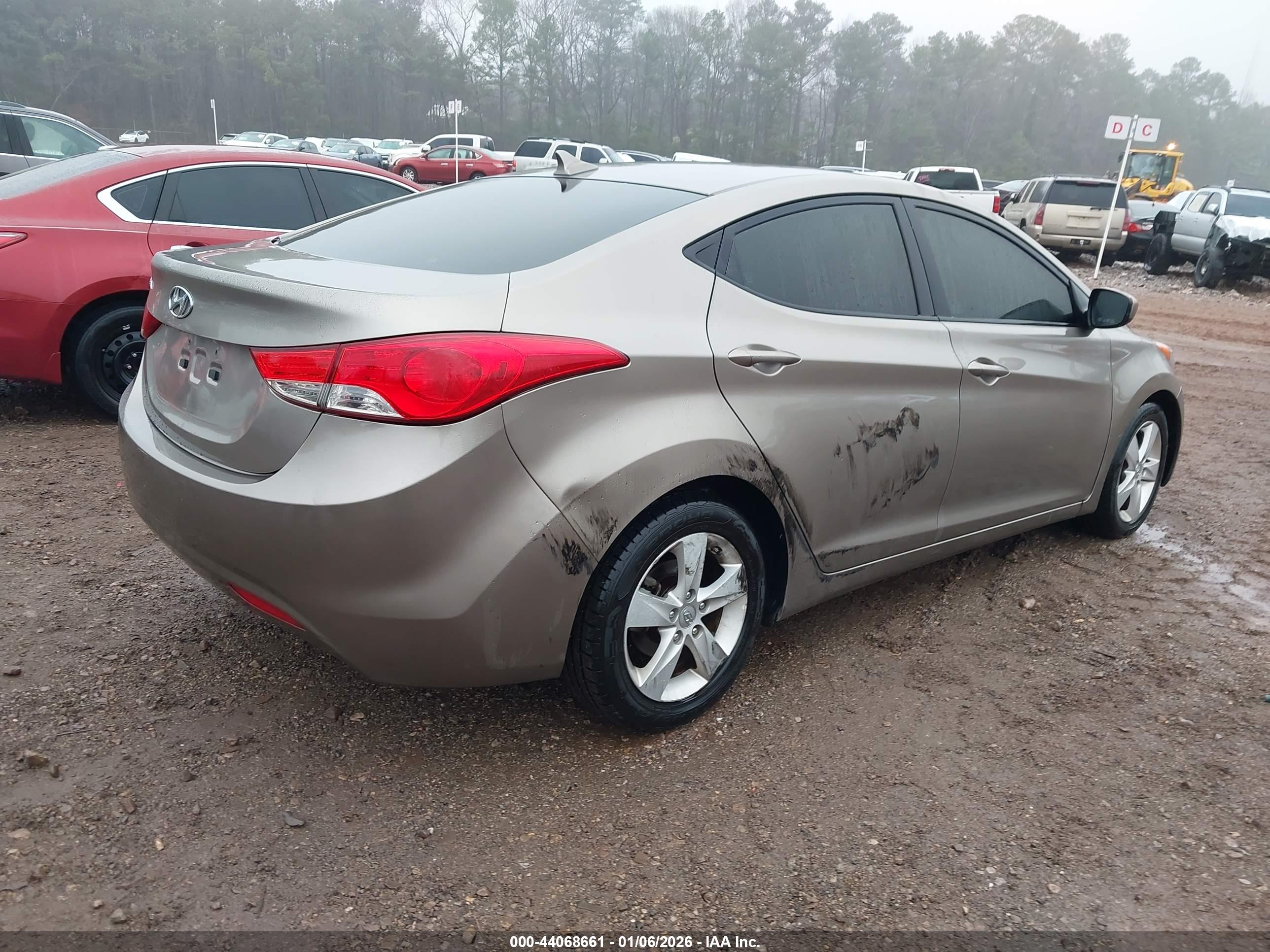 HYUNDAI ELANTRA image 4