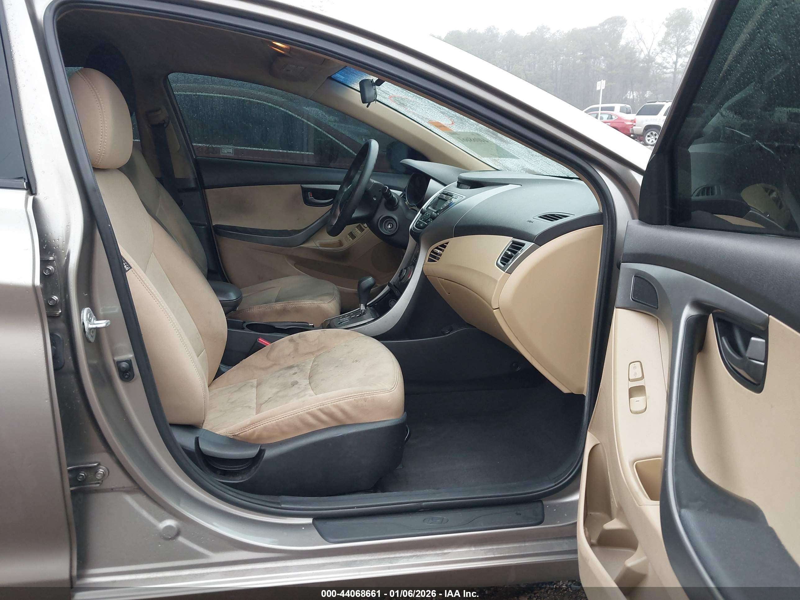 HYUNDAI ELANTRA image 5