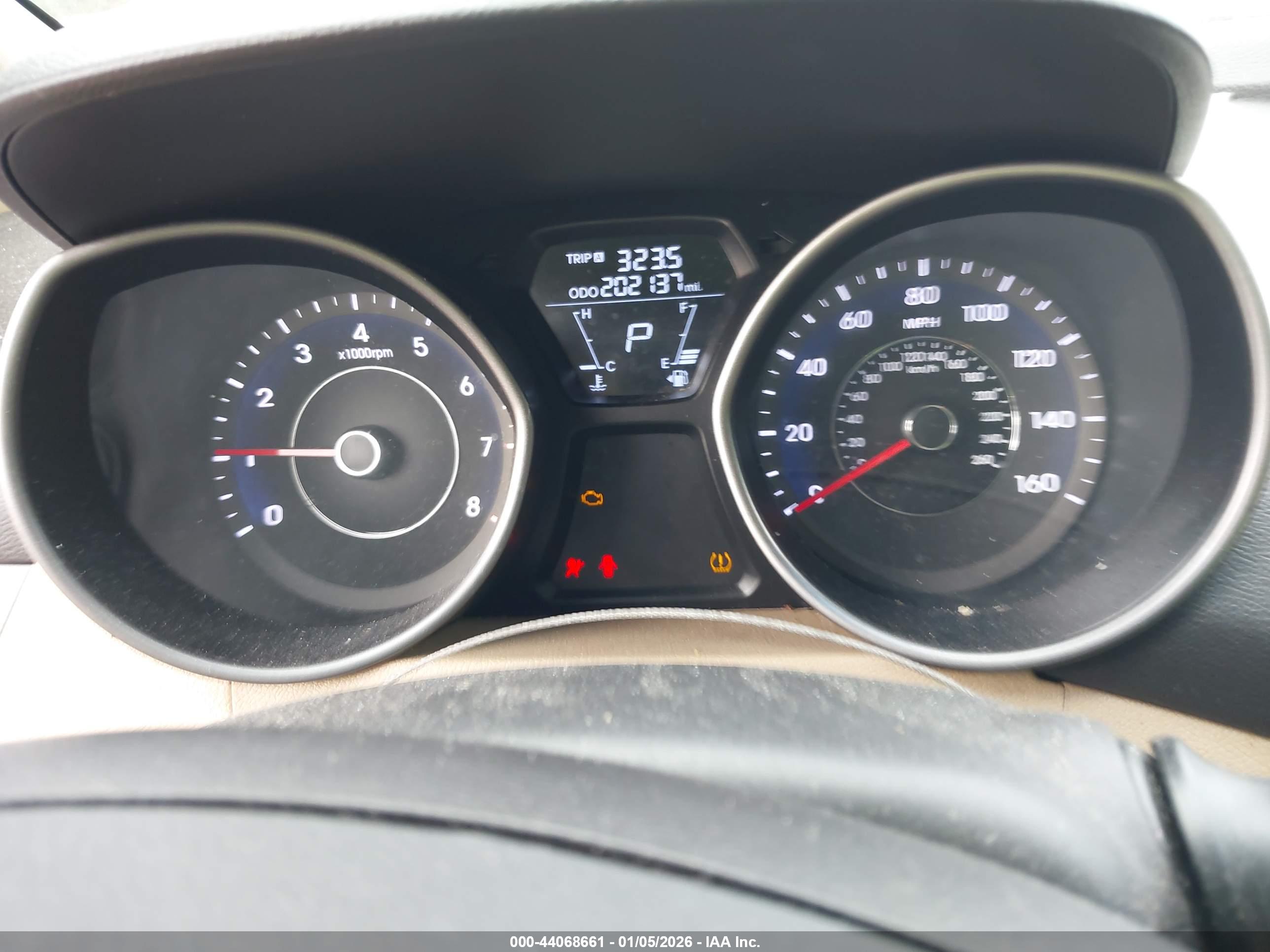 HYUNDAI ELANTRA image 7