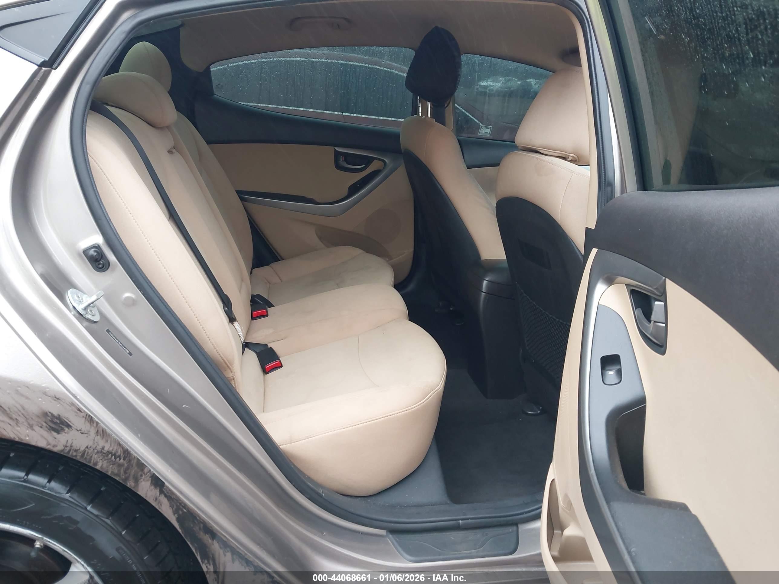 HYUNDAI ELANTRA image 8
