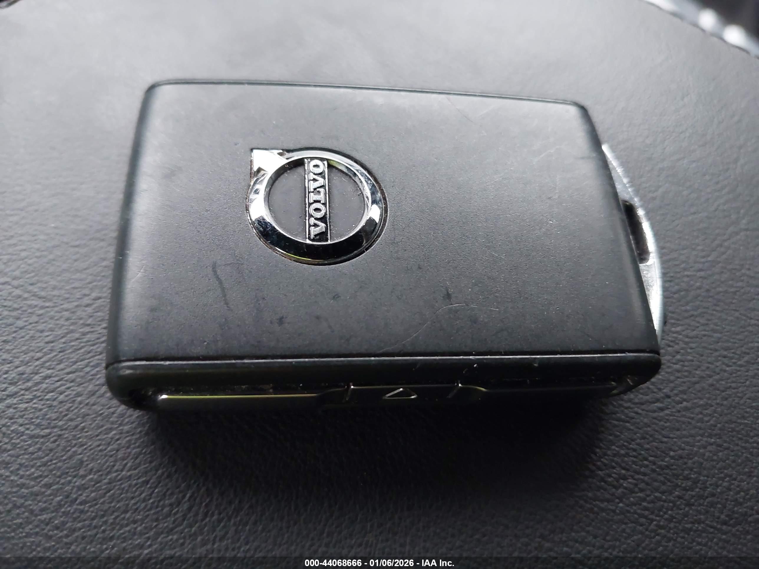 VOLVO XC90 image 11