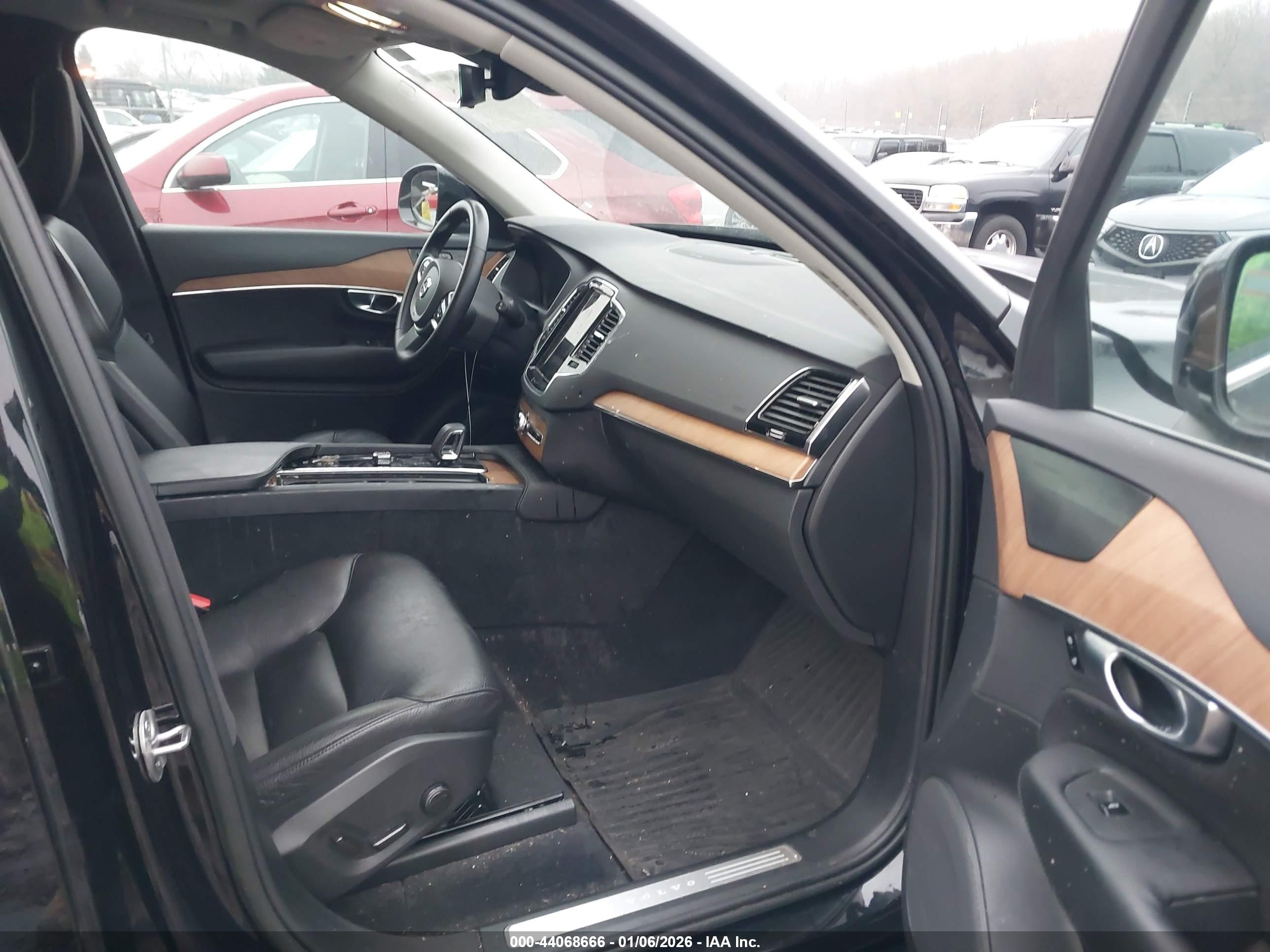 VOLVO XC90 image 5