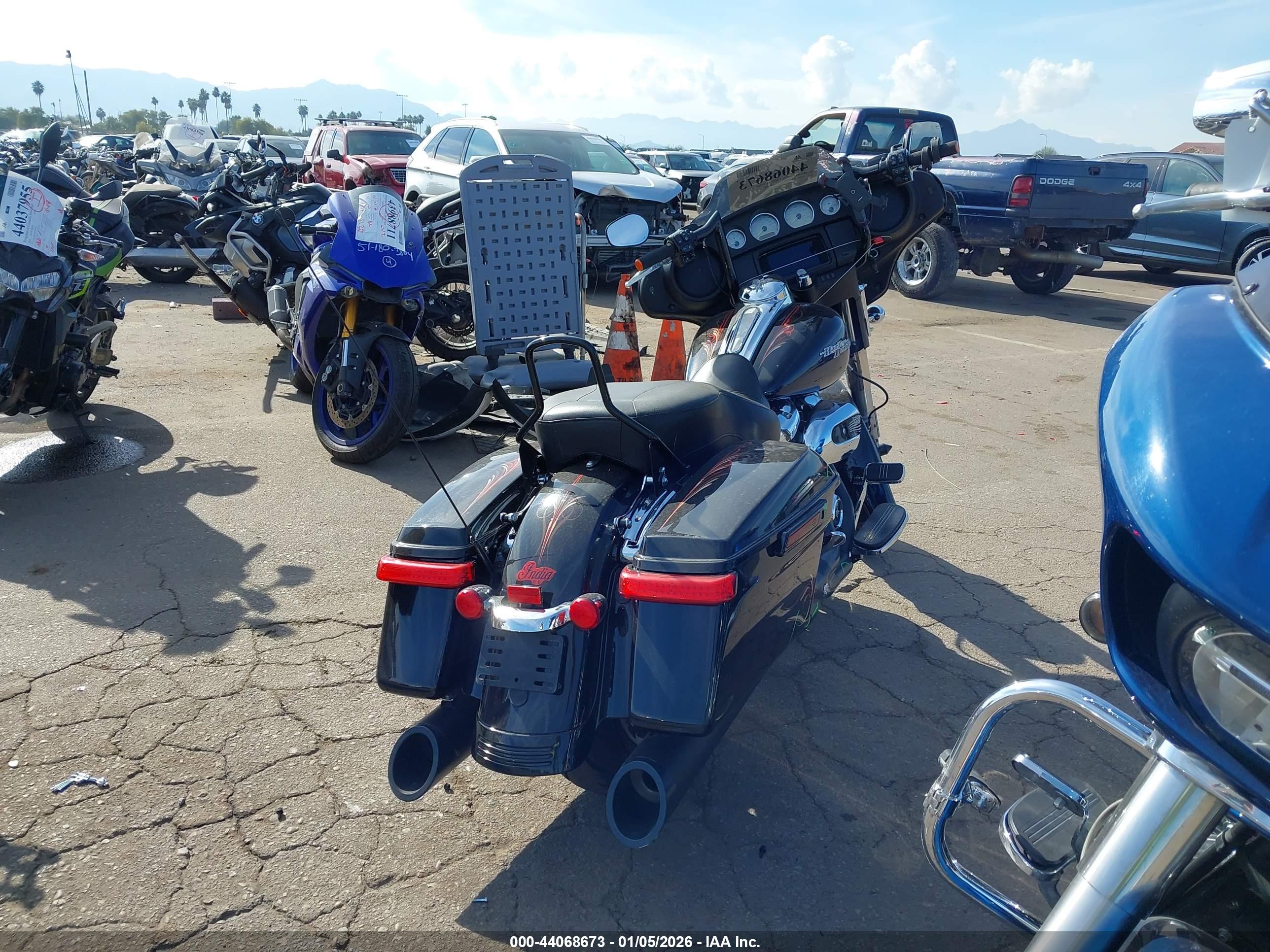 HARLEY-DAVIDSON FLHX image 4