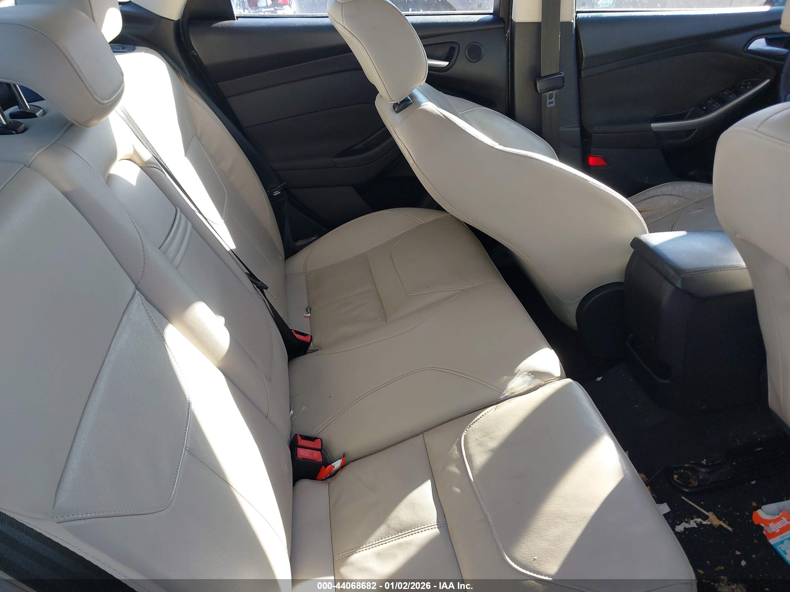 FORD FOCUS image 8