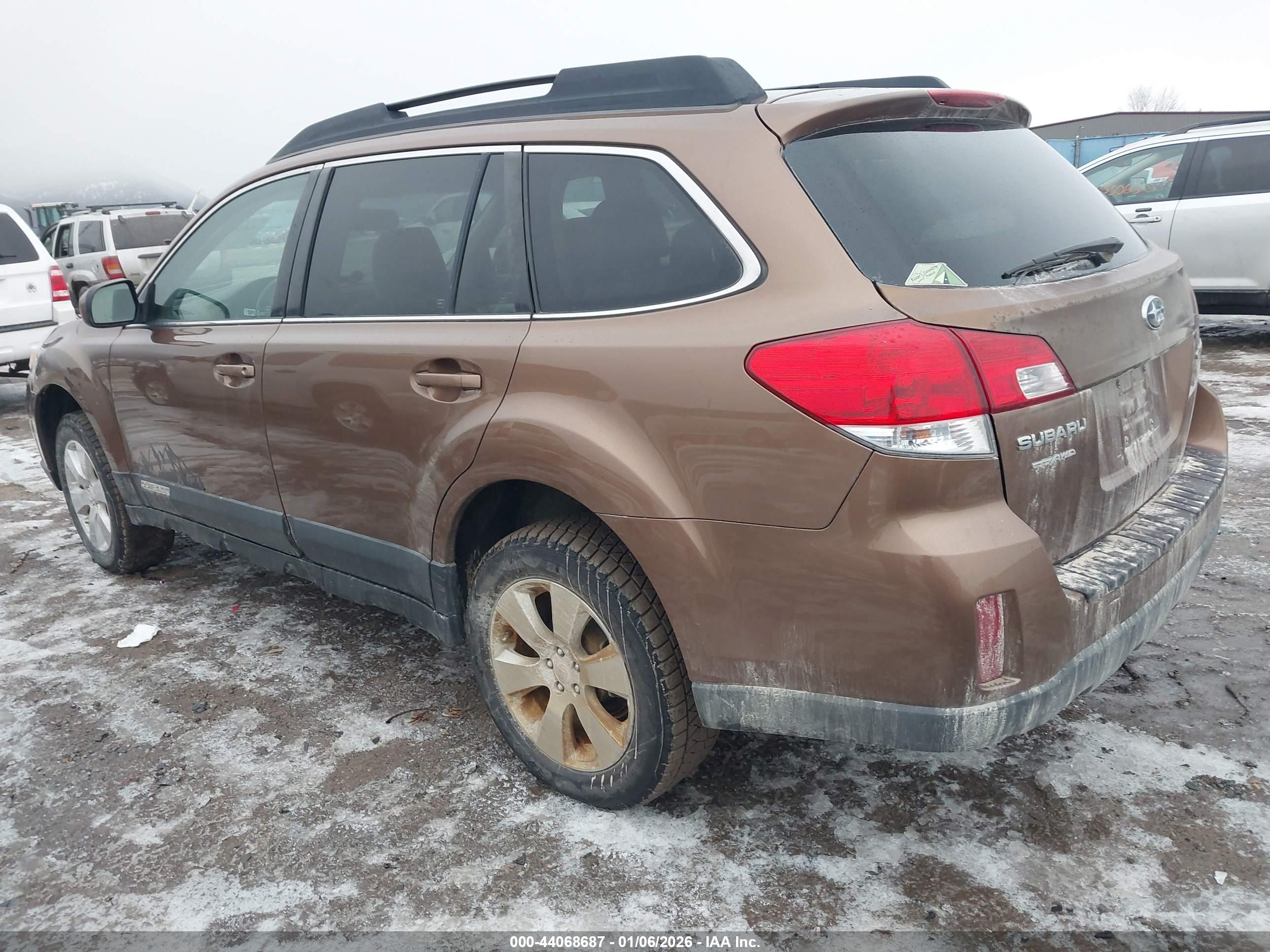 SUBARU OUTBACK image 3