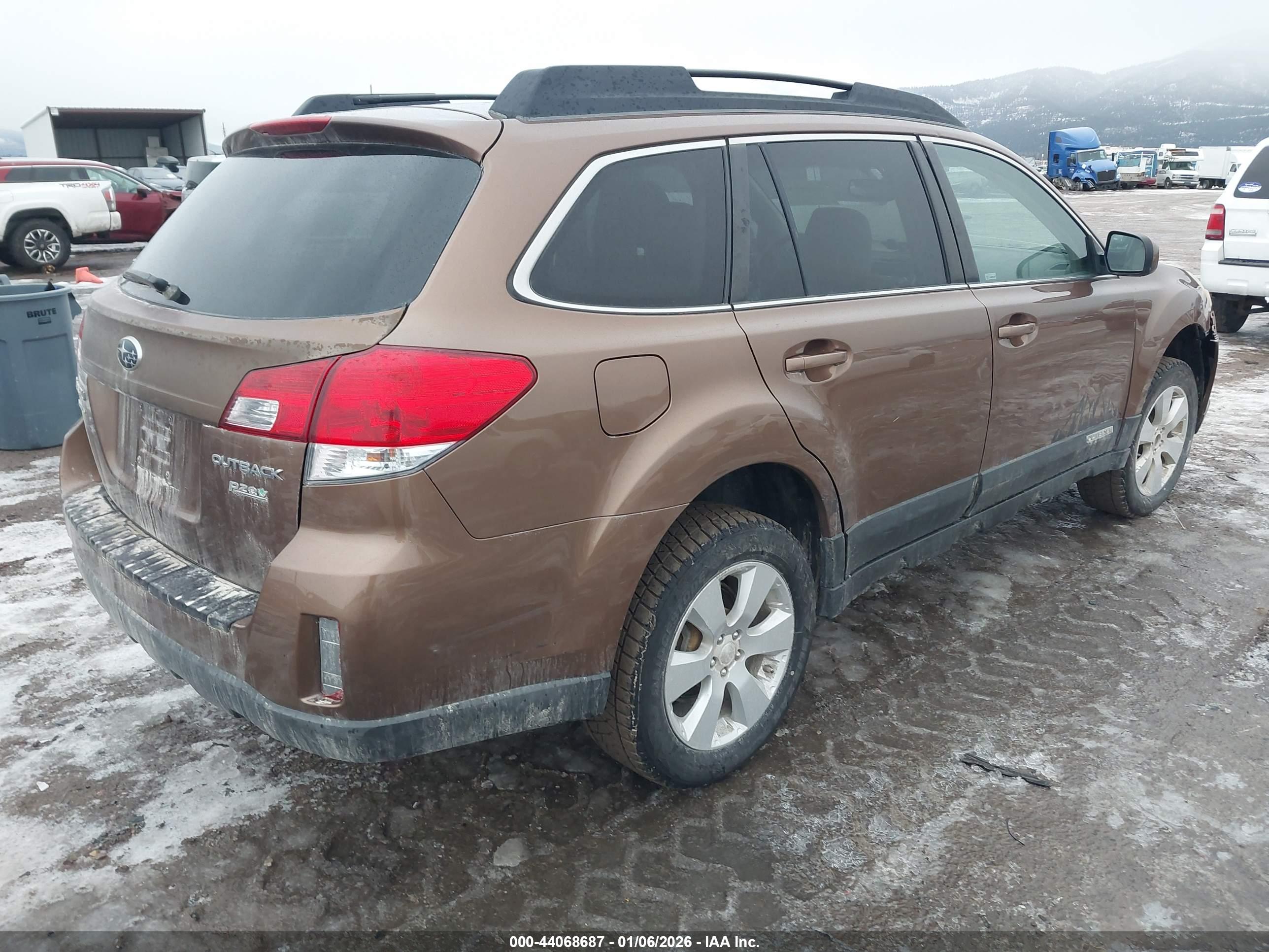 SUBARU OUTBACK image 4