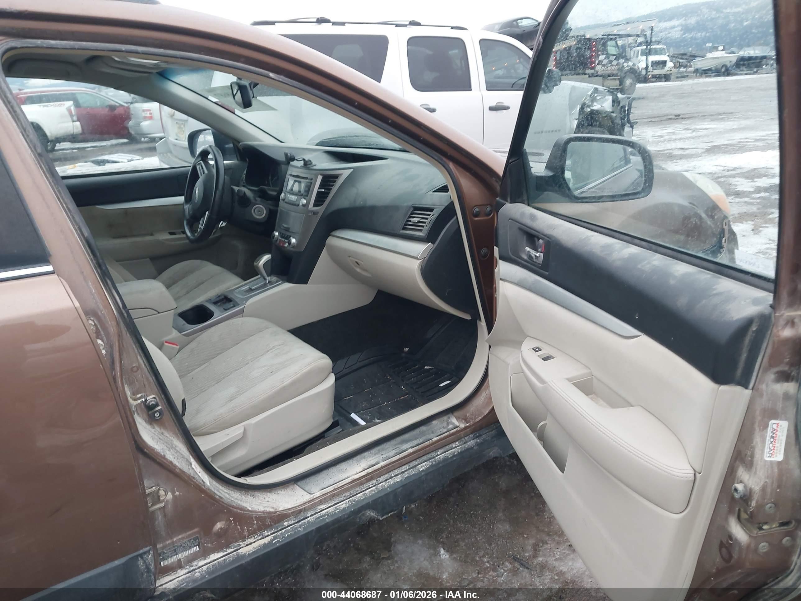 SUBARU OUTBACK image 5