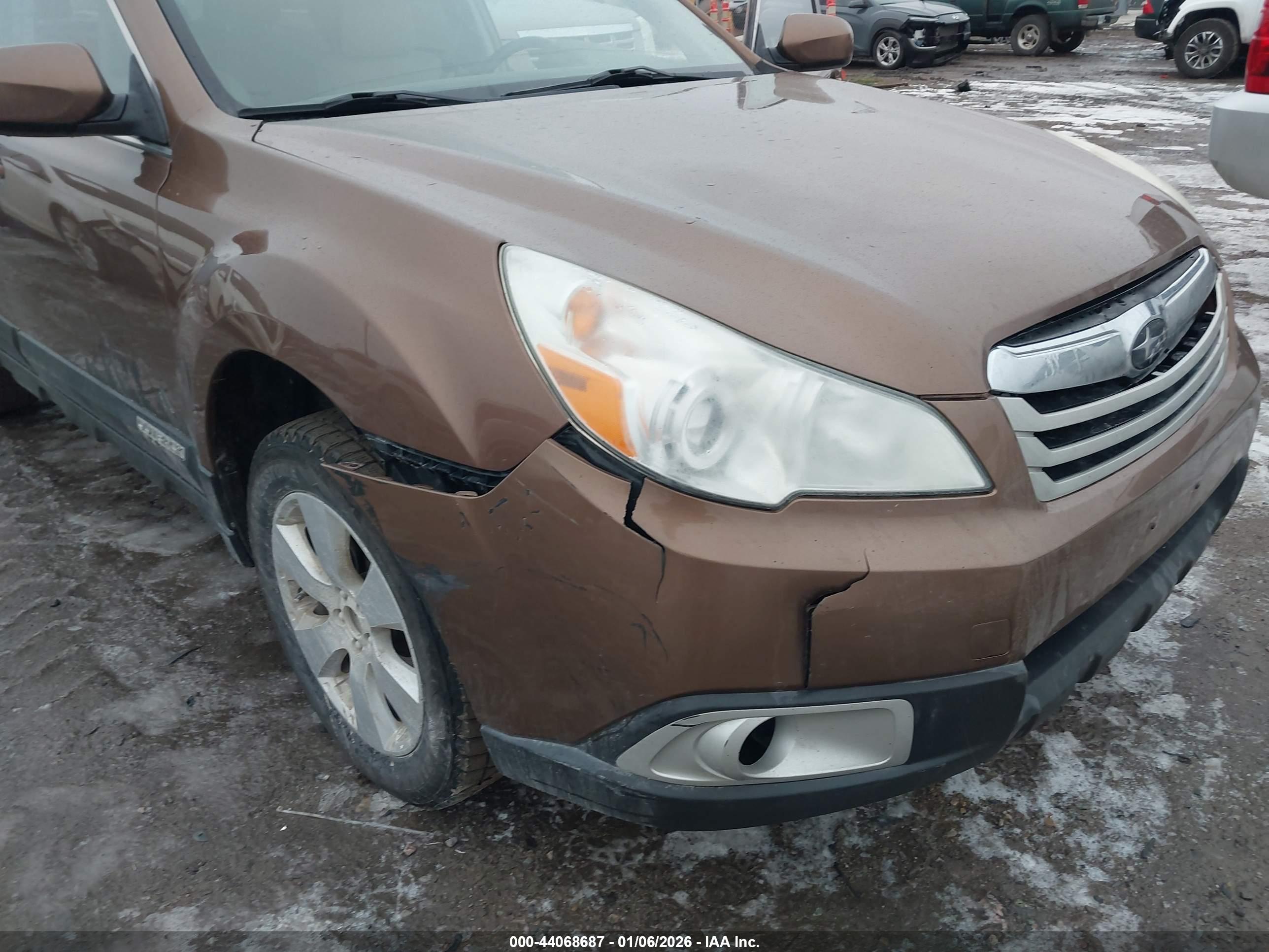 SUBARU OUTBACK image 6