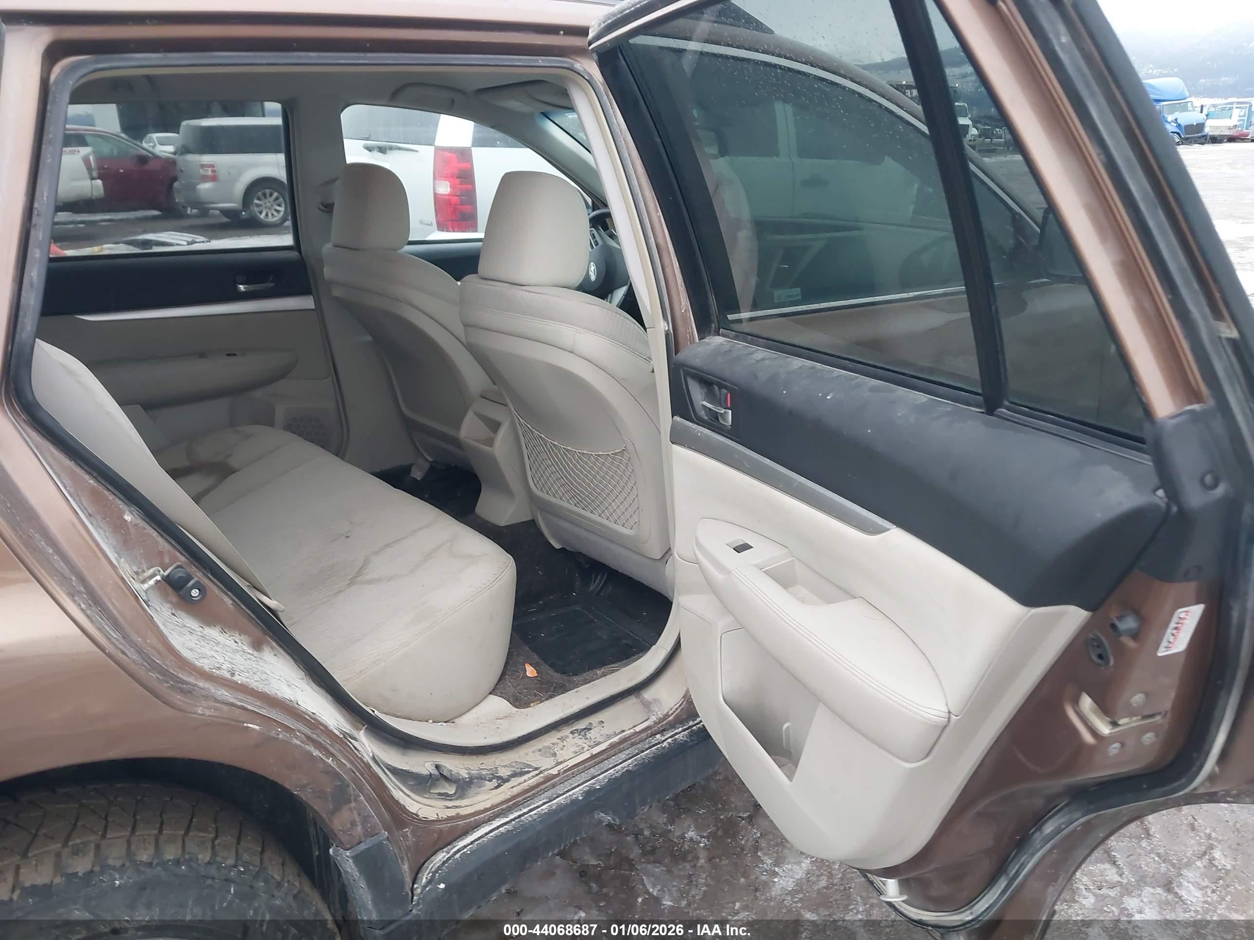 SUBARU OUTBACK image 8