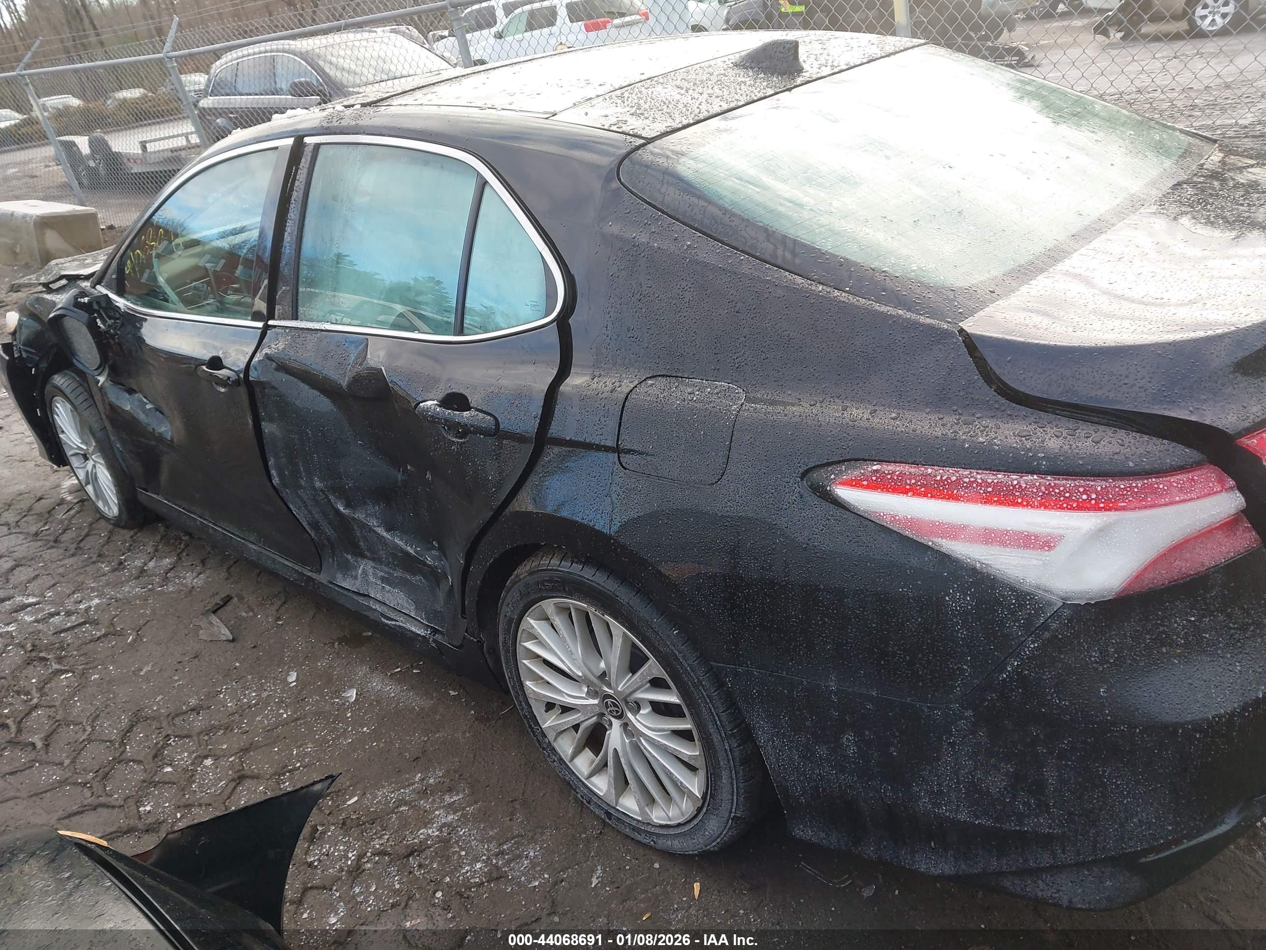 TOYOTA CAMRY image 3