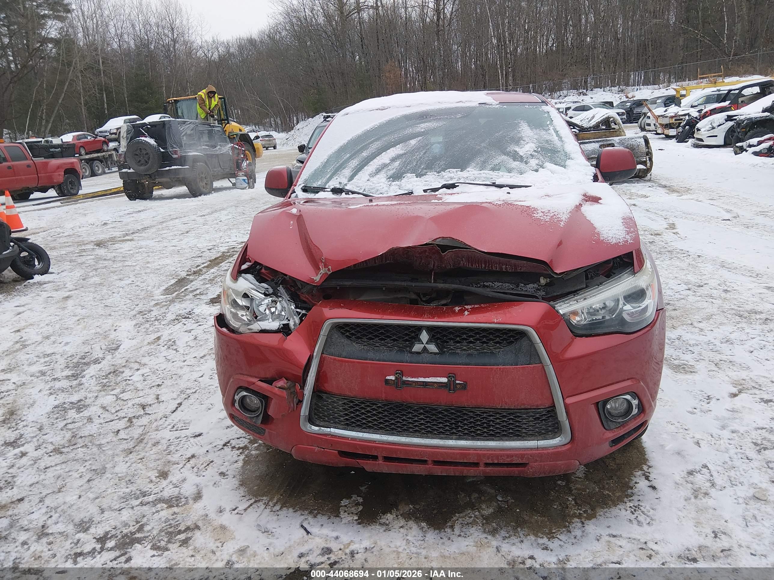 MITSUBISHI OUTLANDER image 6