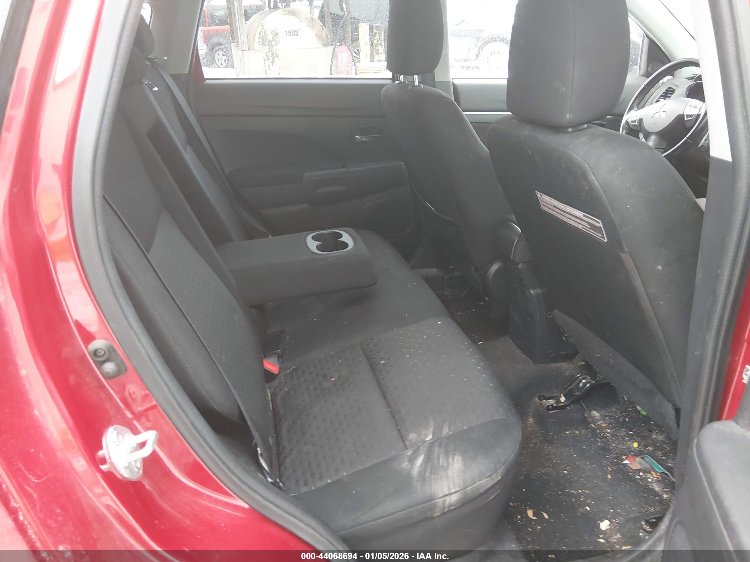 MITSUBISHI OUTLANDER image 8