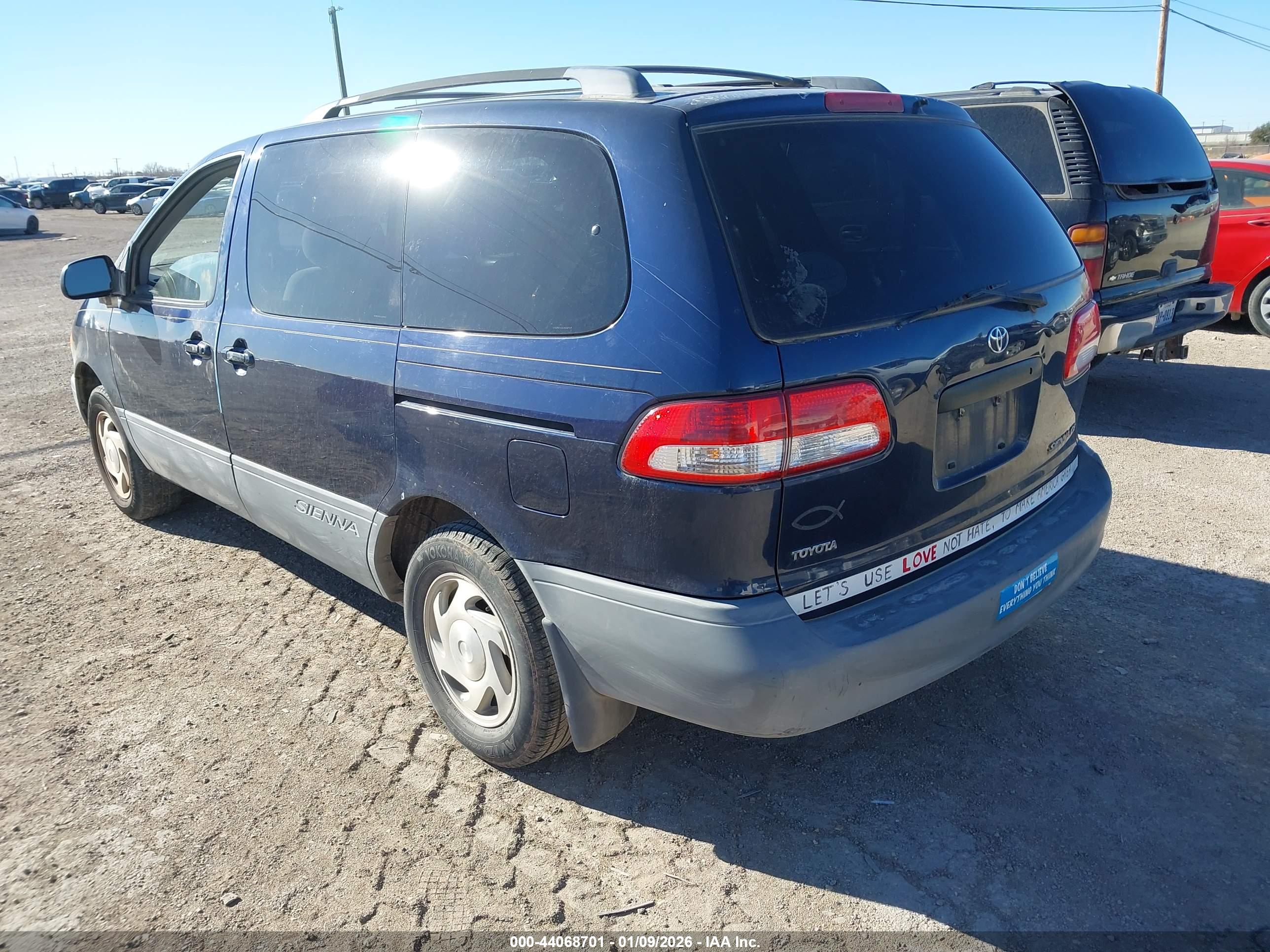 TOYOTA SIENNA image 3