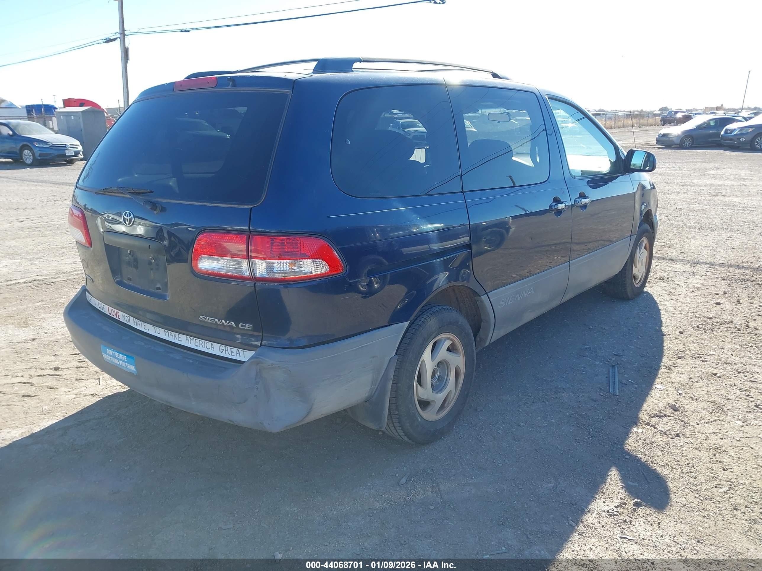 TOYOTA SIENNA image 4