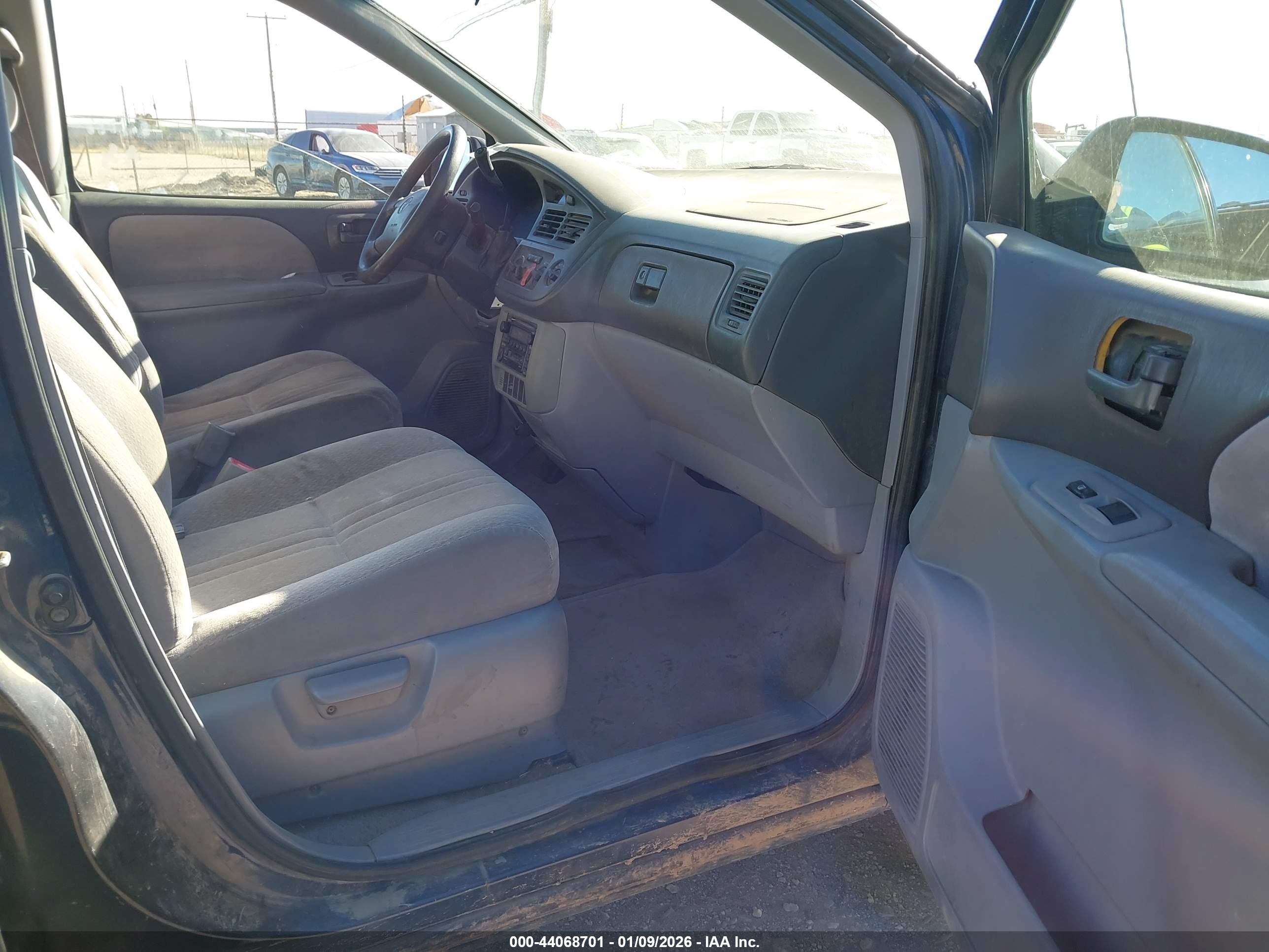 TOYOTA SIENNA image 5