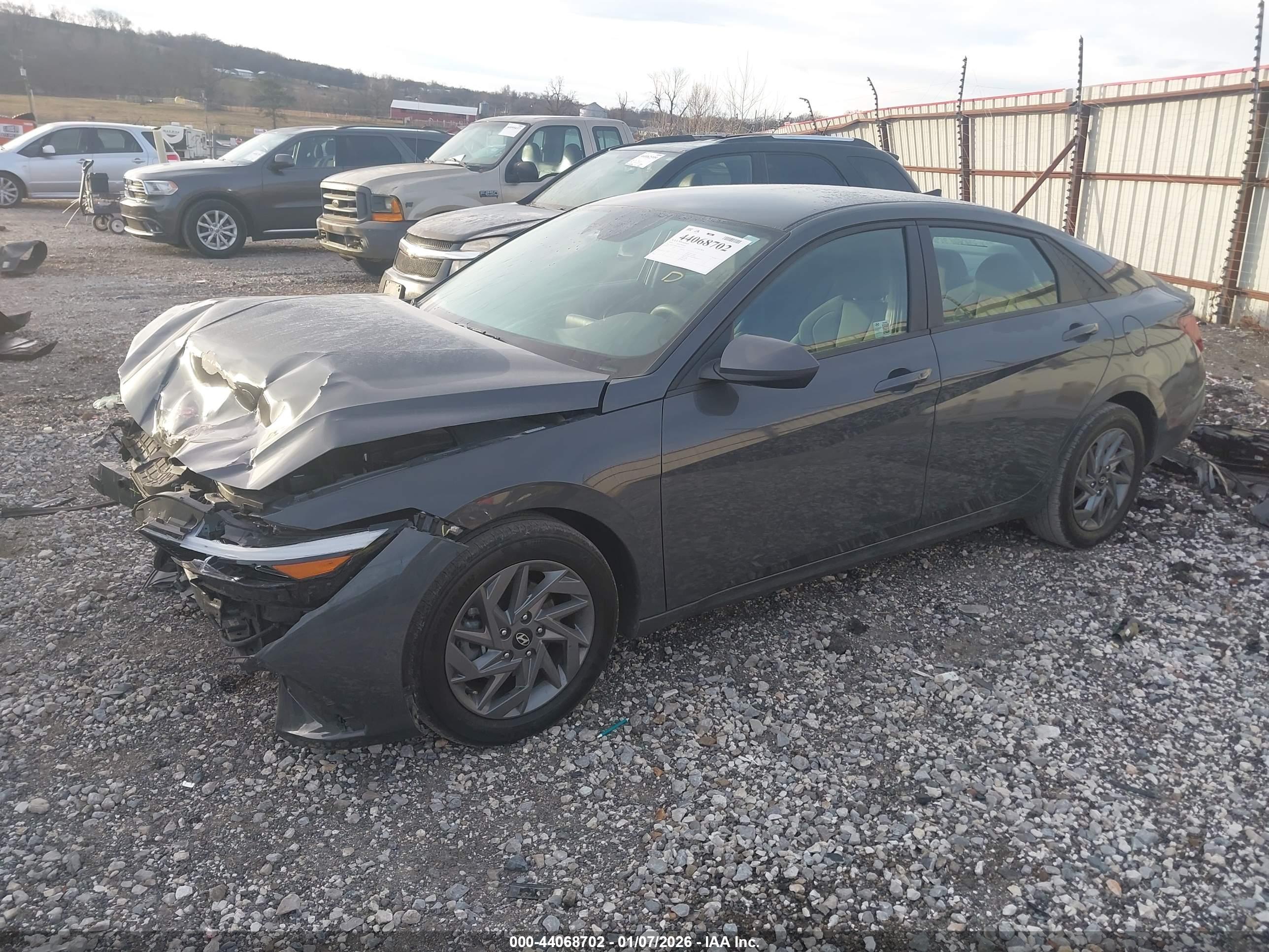 HYUNDAI ELANTRA image 2