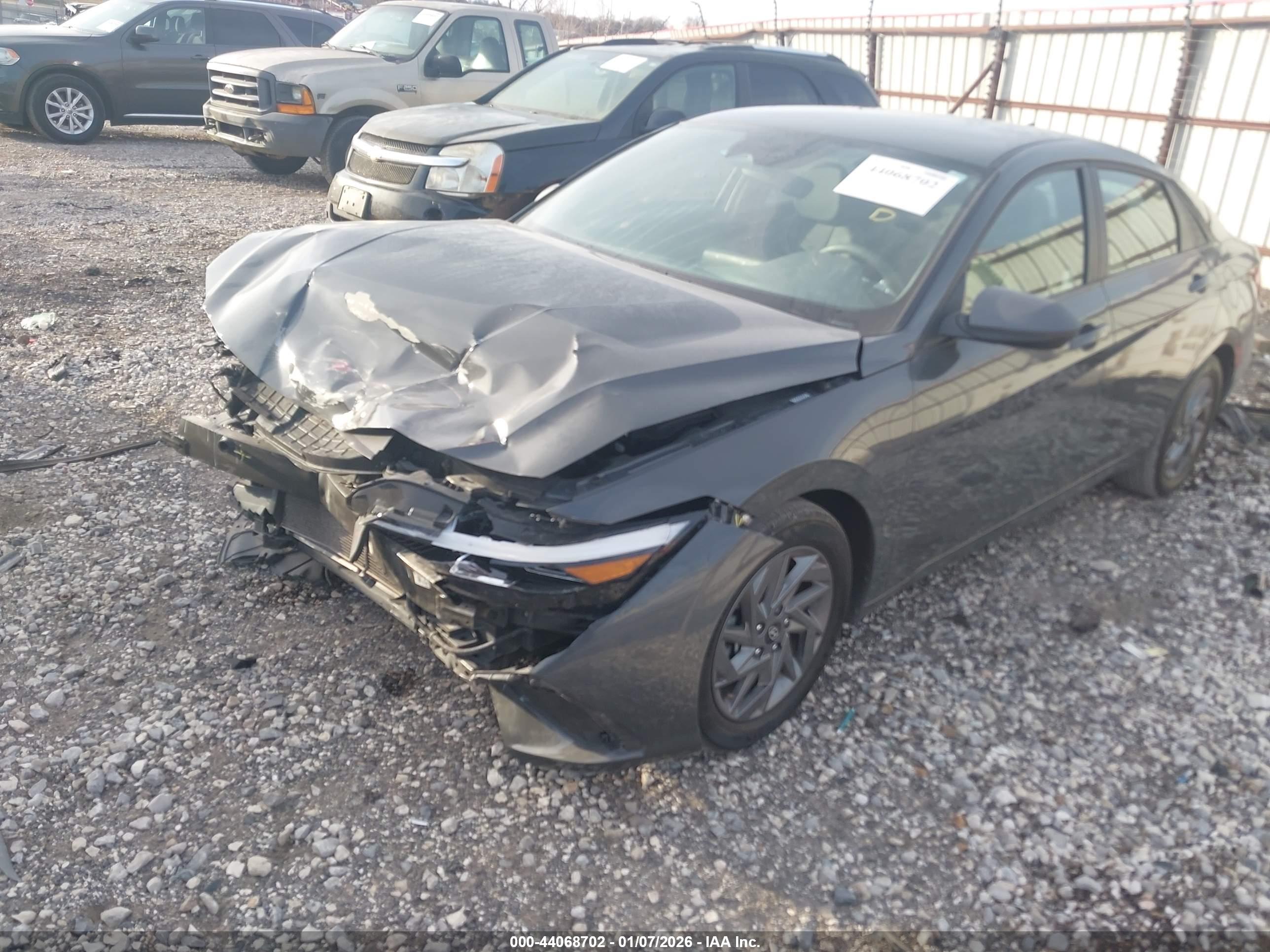 HYUNDAI ELANTRA image 6