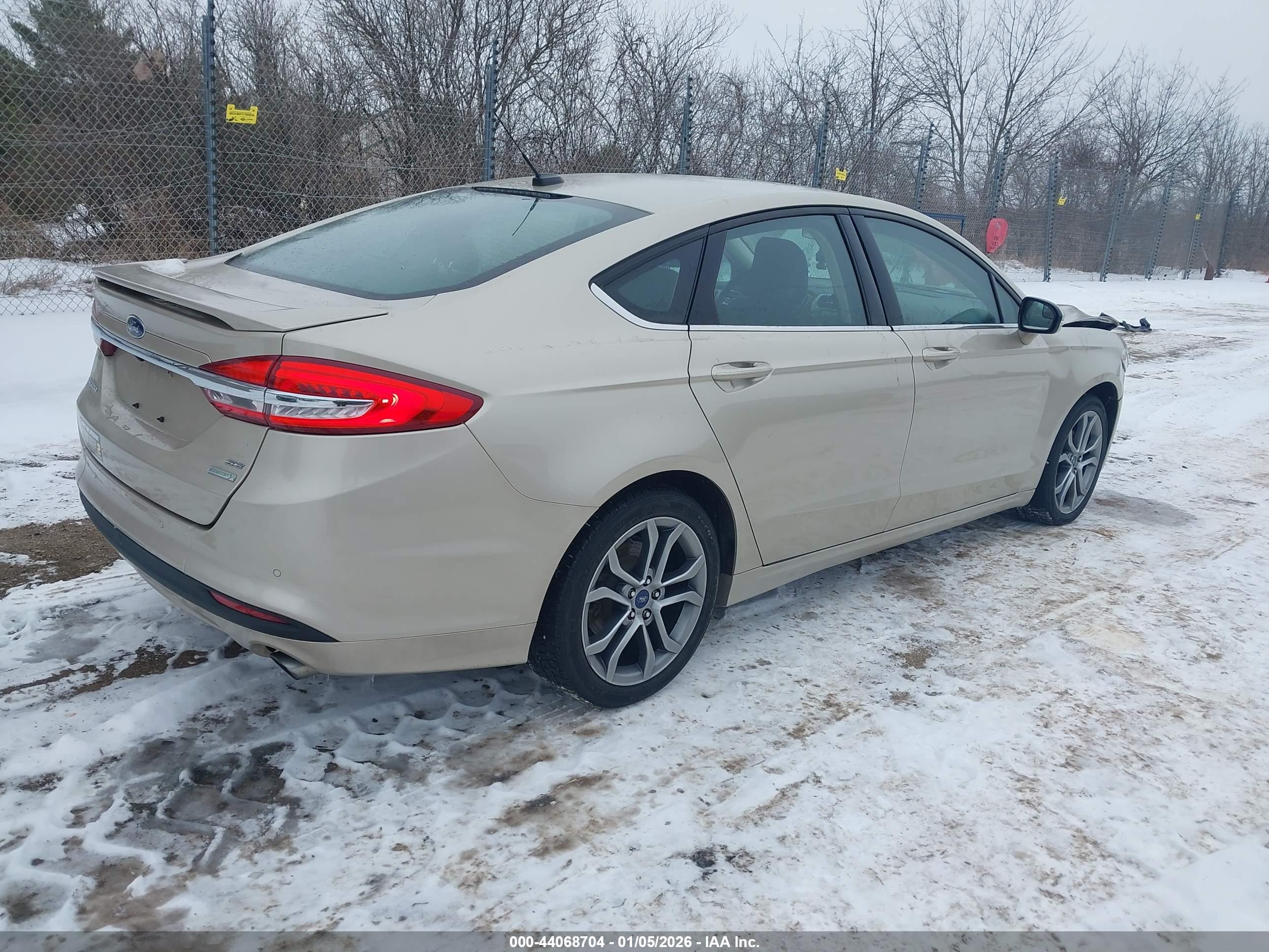 FORD FUSION image 4