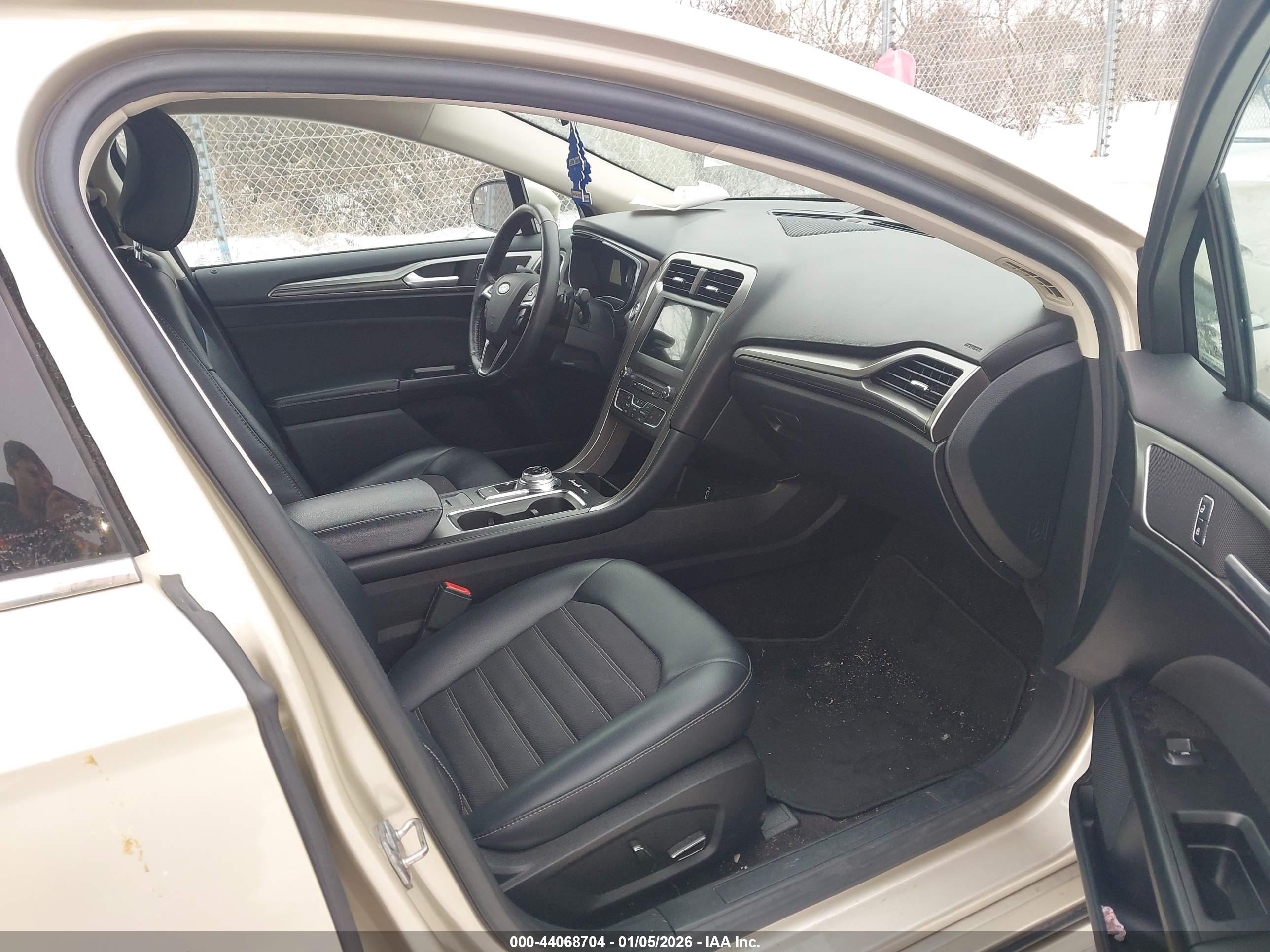 FORD FUSION image 5