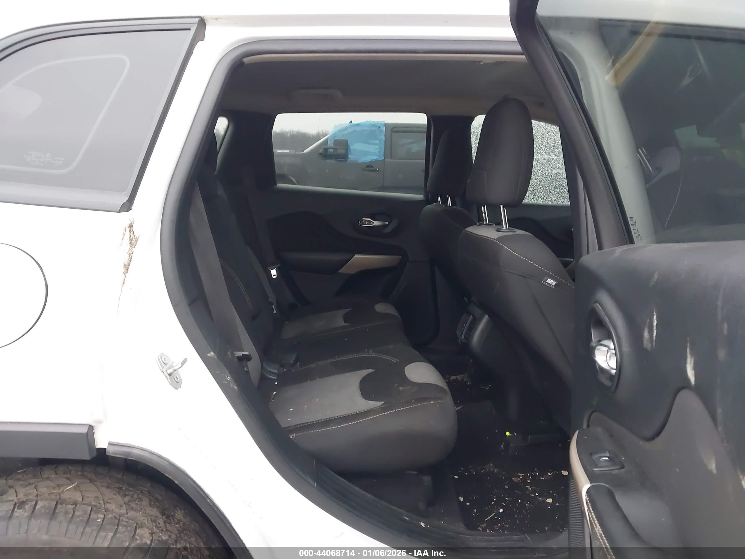 JEEP CHEROKEE image 8