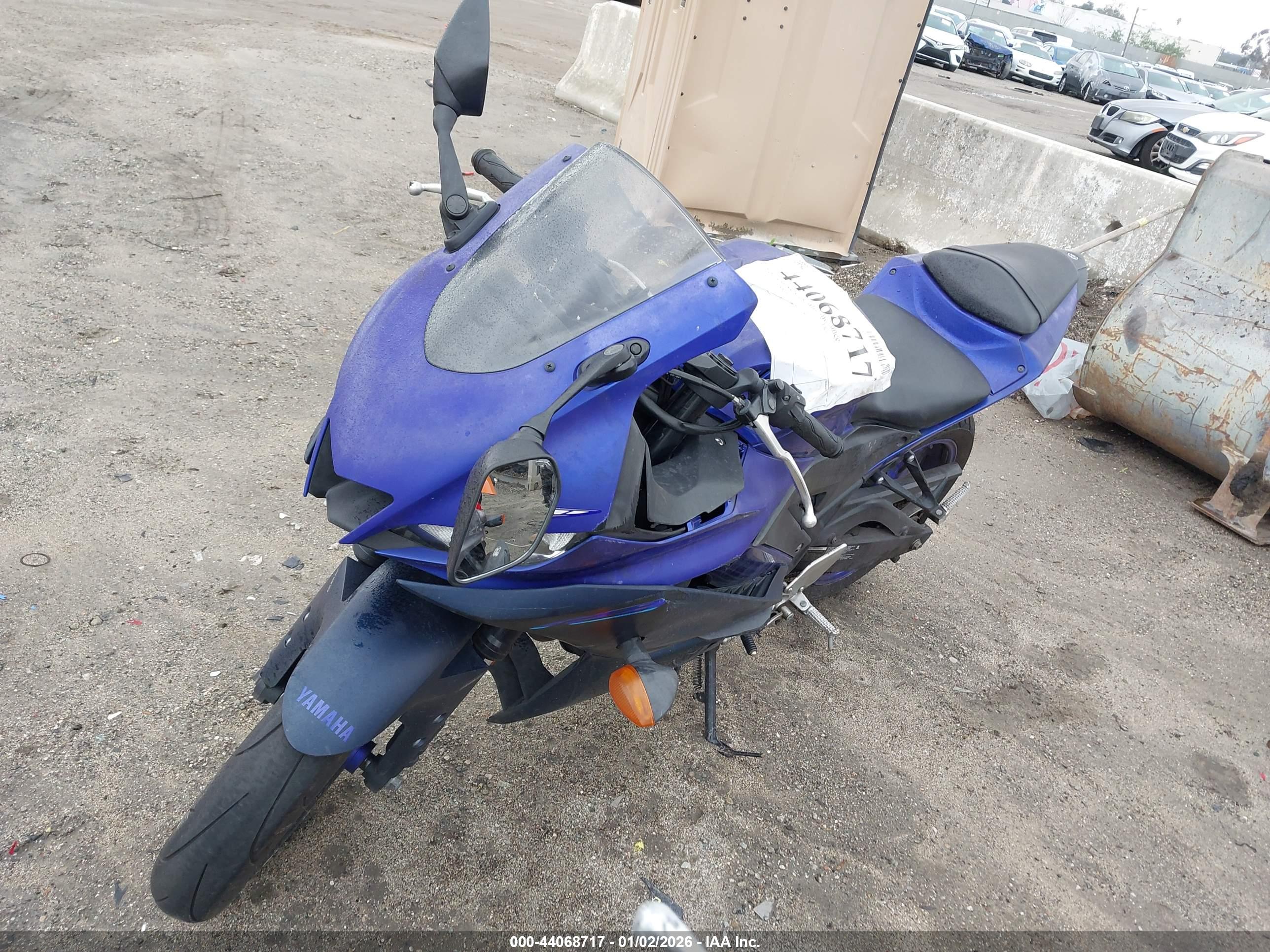 YAMAHA YZFR3 image 2