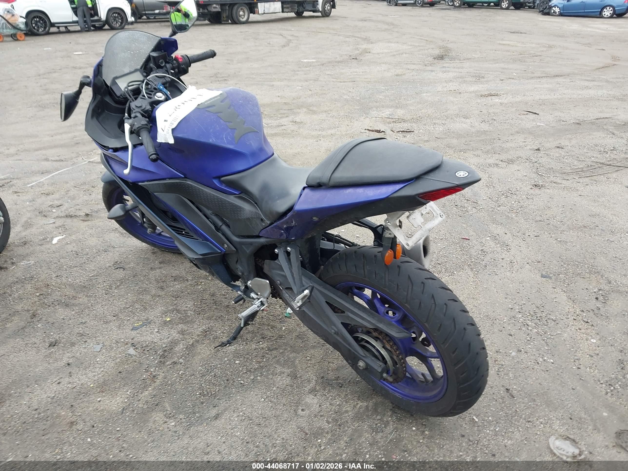 YAMAHA YZFR3 image 3