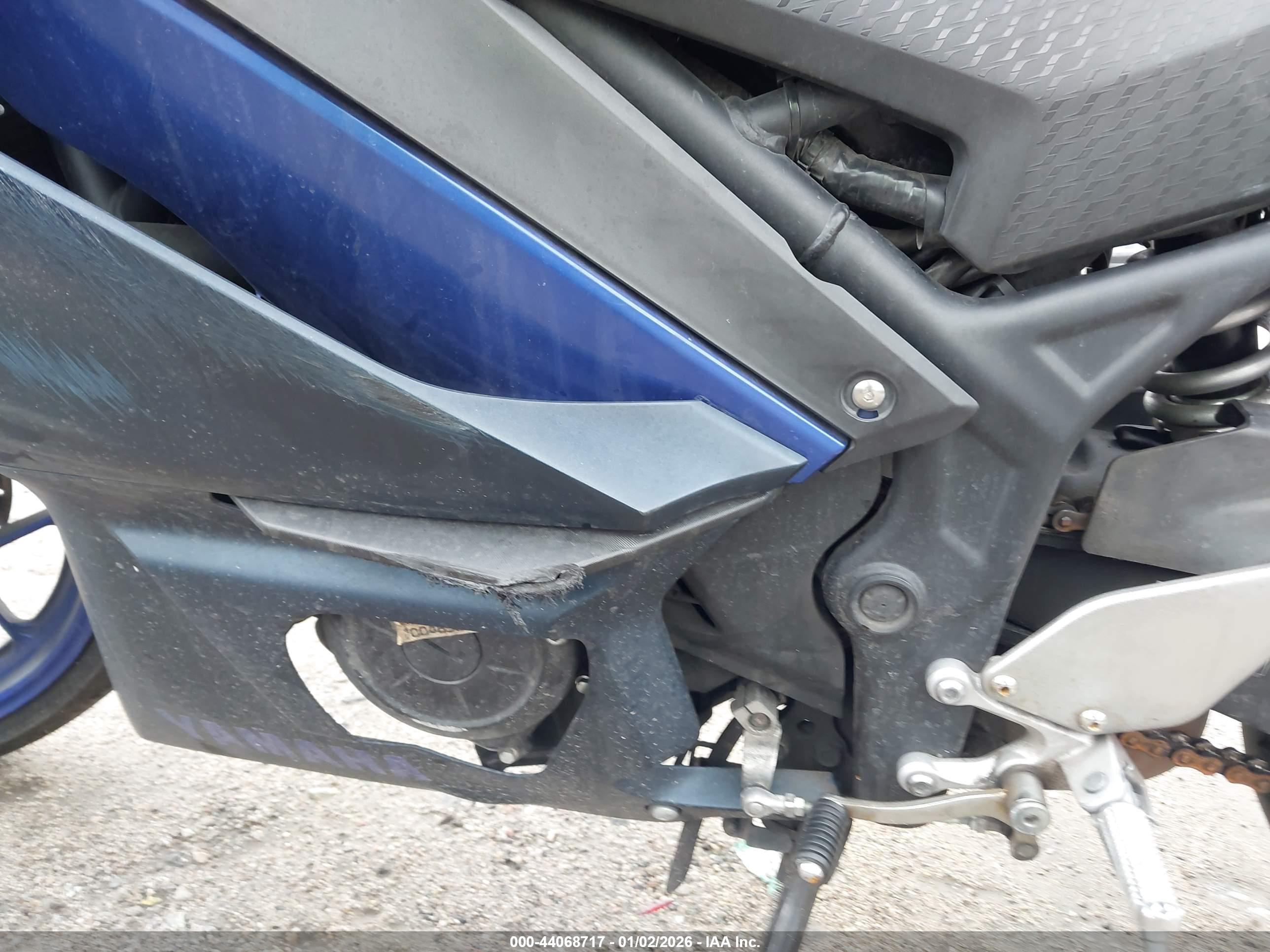 YAMAHA YZFR3 image 9