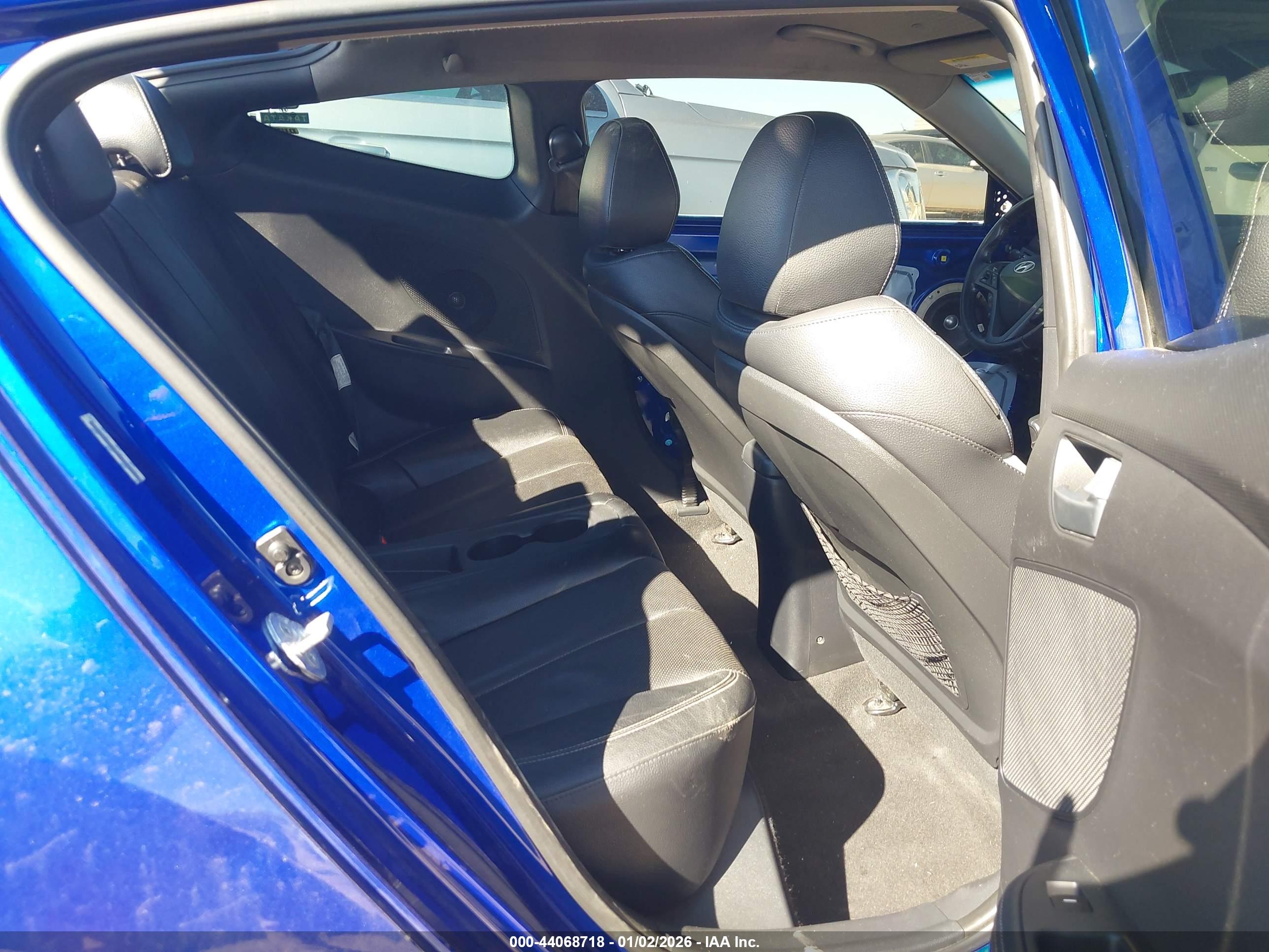 HYUNDAI VELOSTER image 8