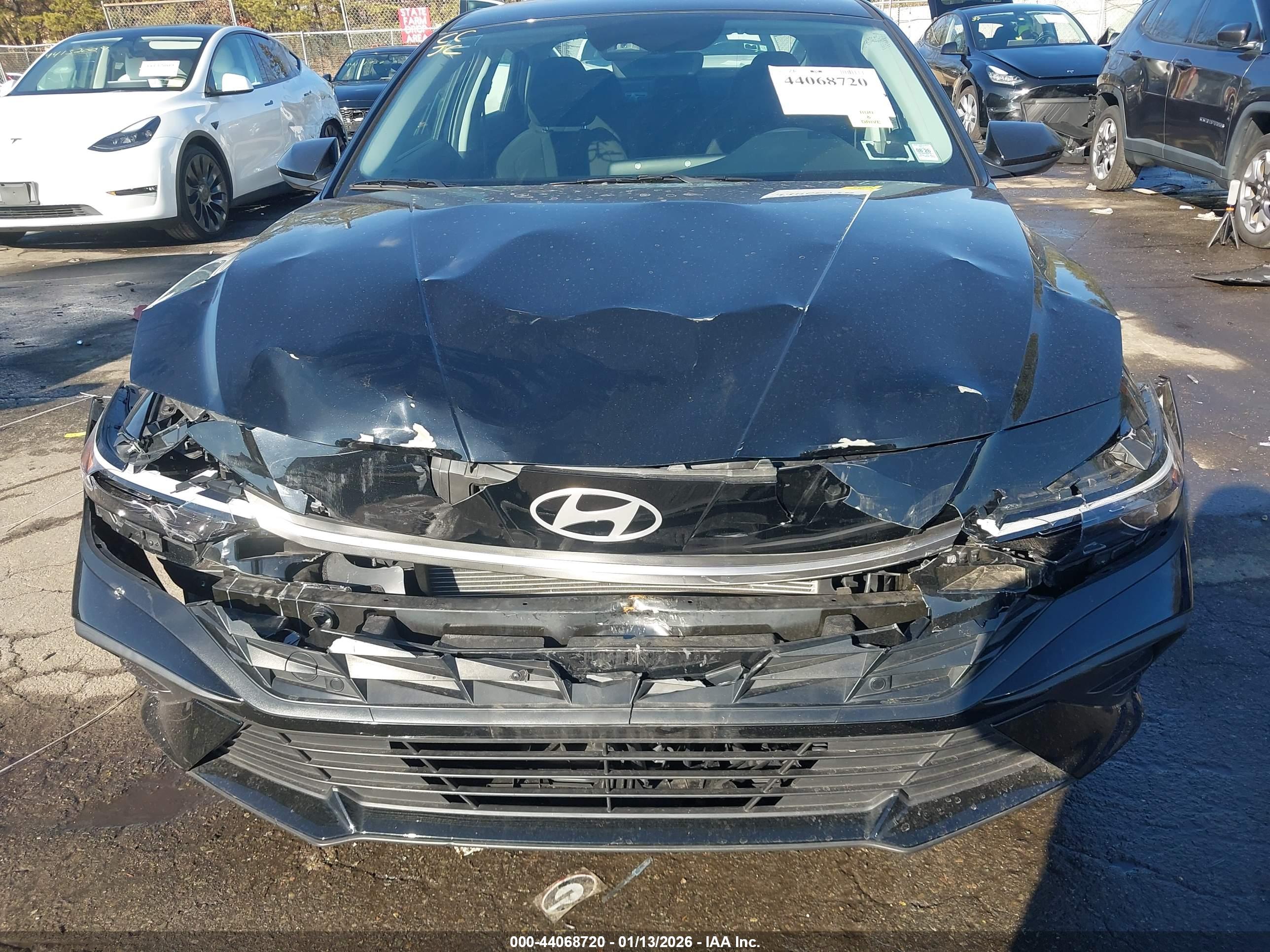 HYUNDAI ELANTRA image 6