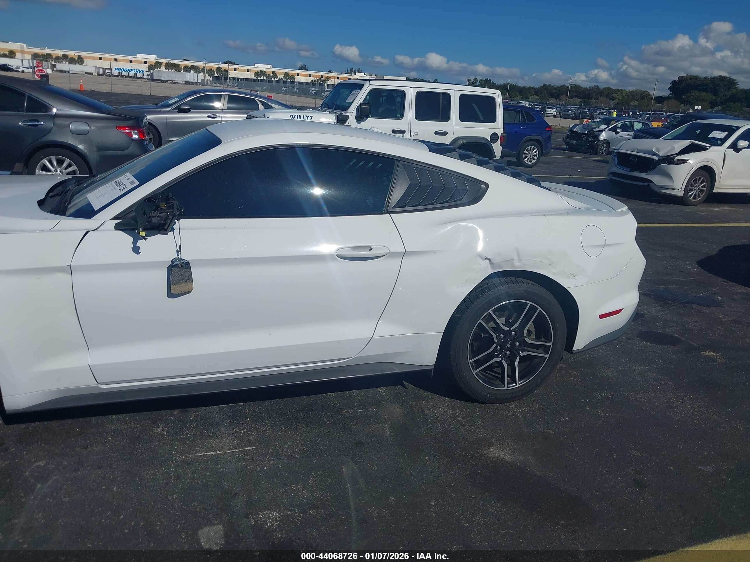 FORD MUSTANG image 6