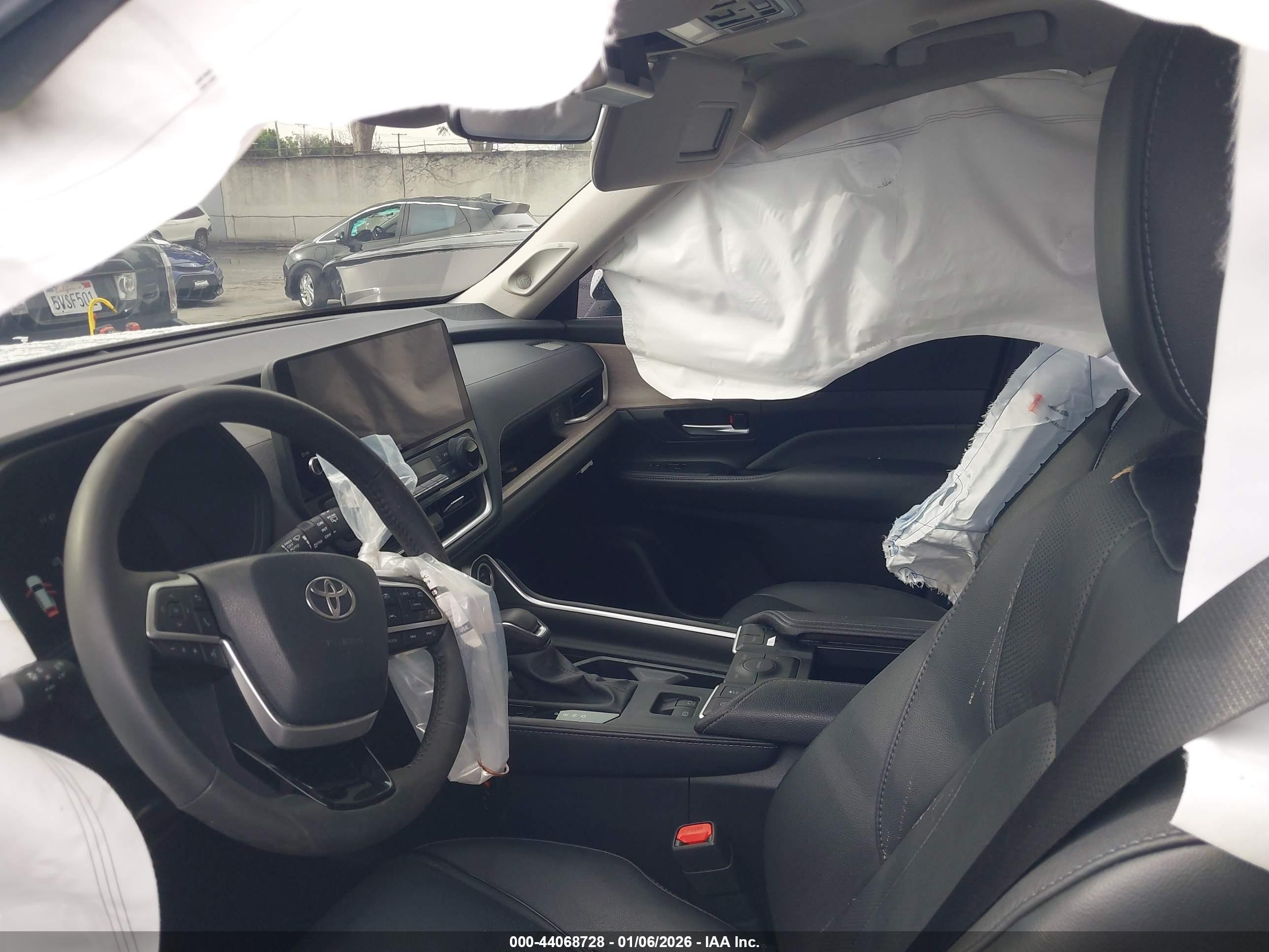 TOYOTA GRAND image 5