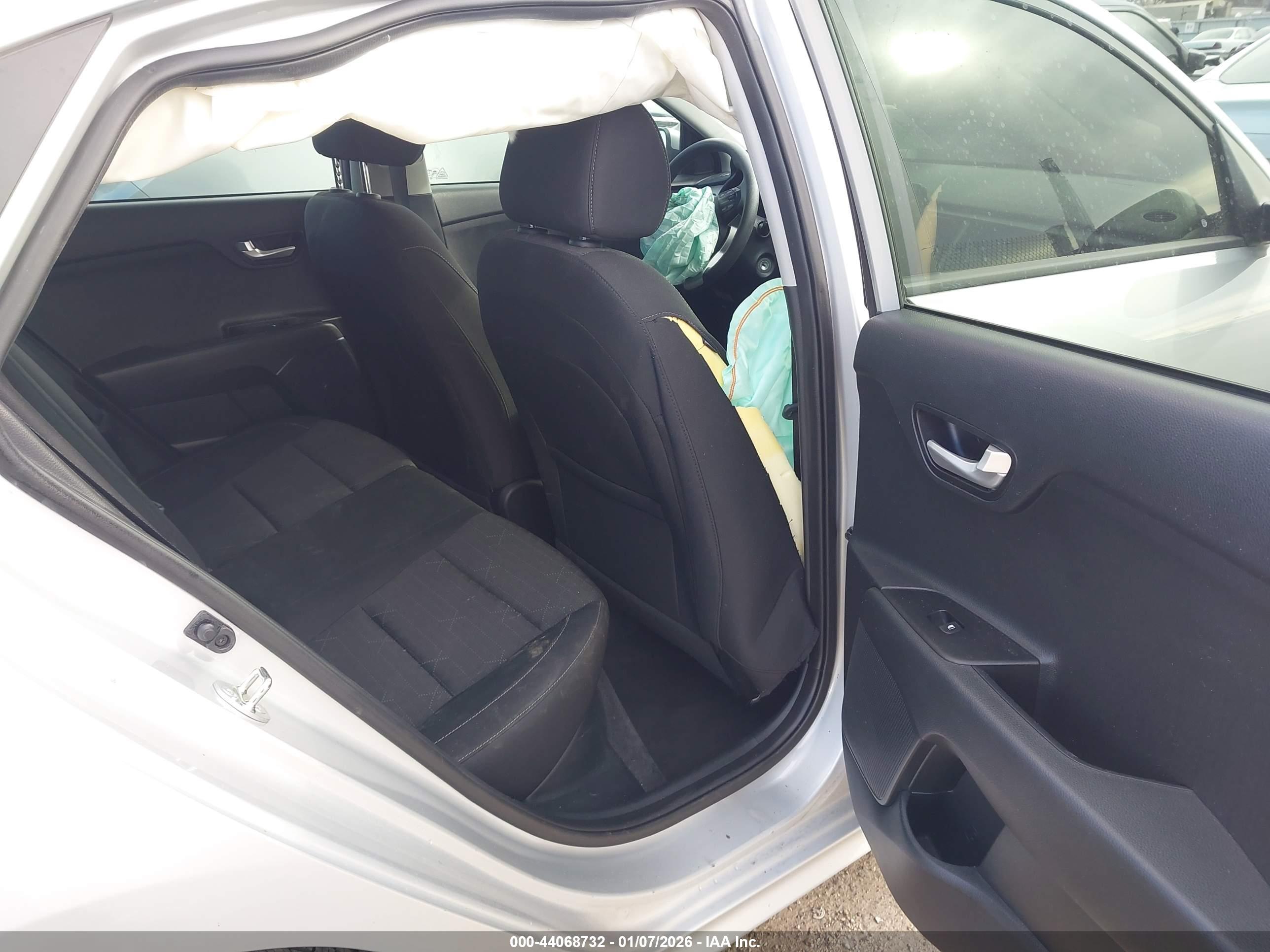 KIA RIO image 8