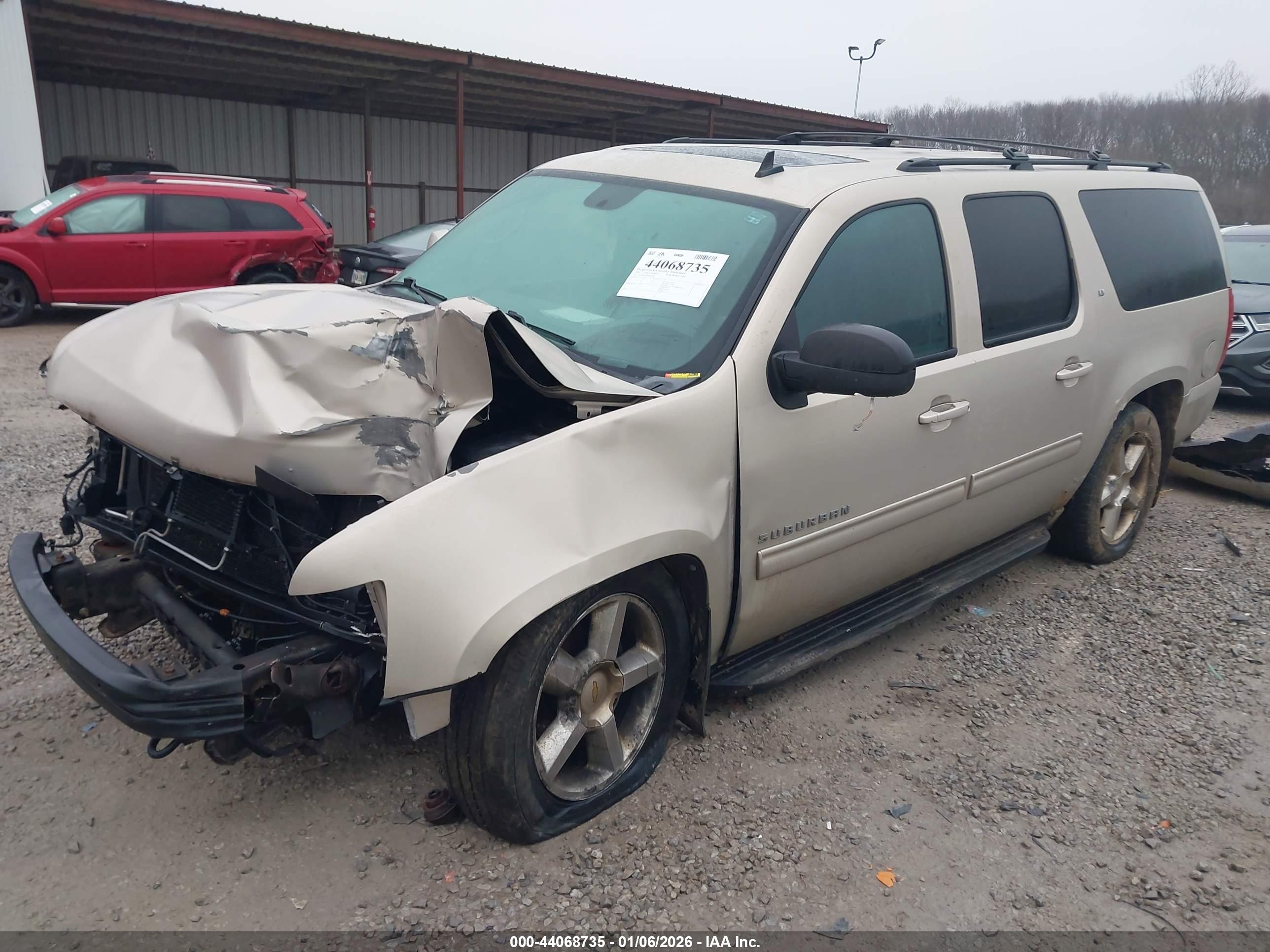 CHEVROLET SUBURBAN image 2