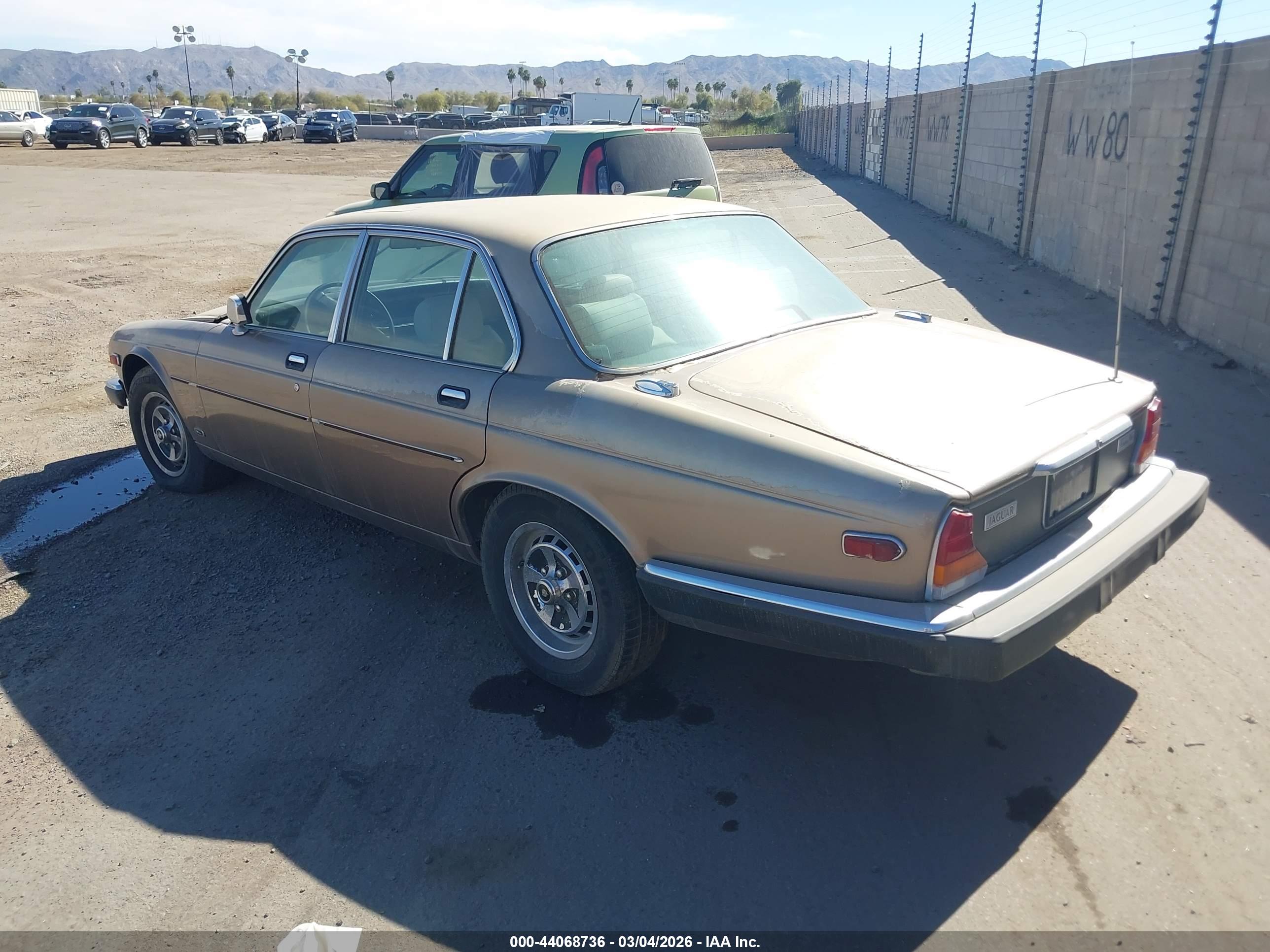 JAGUAR XJ6 image 3