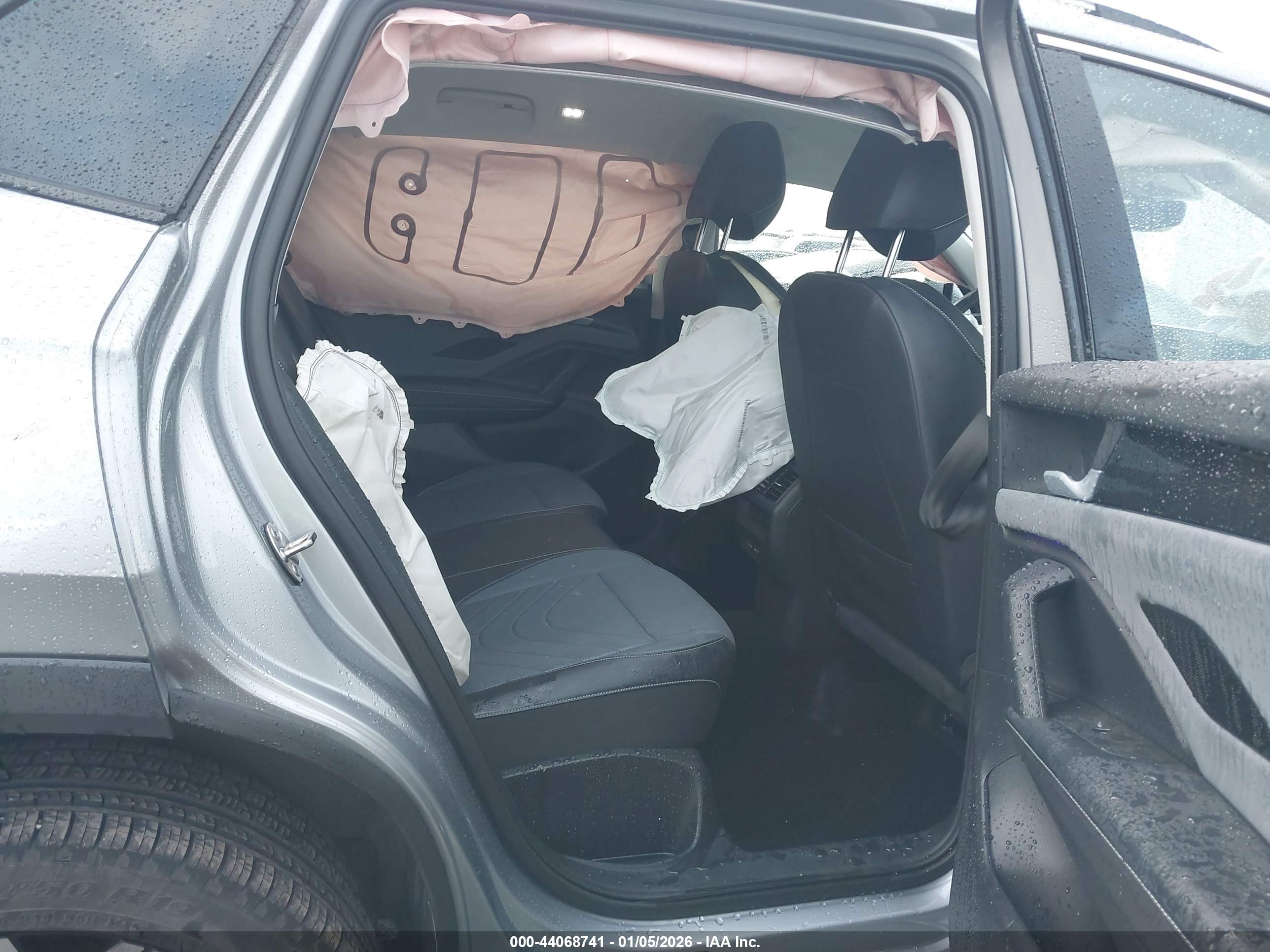 VOLKSWAGEN TIGUAN image 8