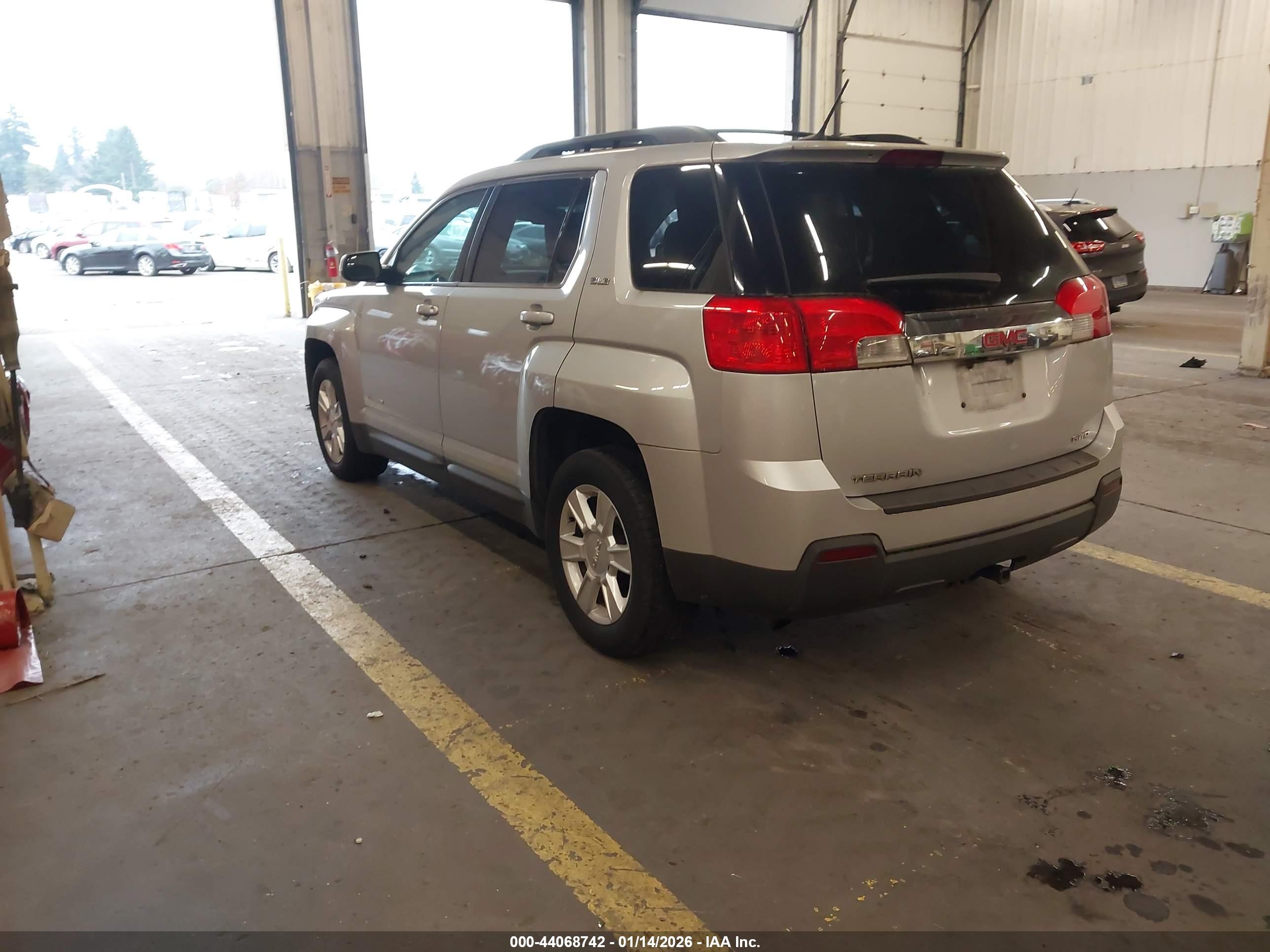 GMC TERRAIN image 3