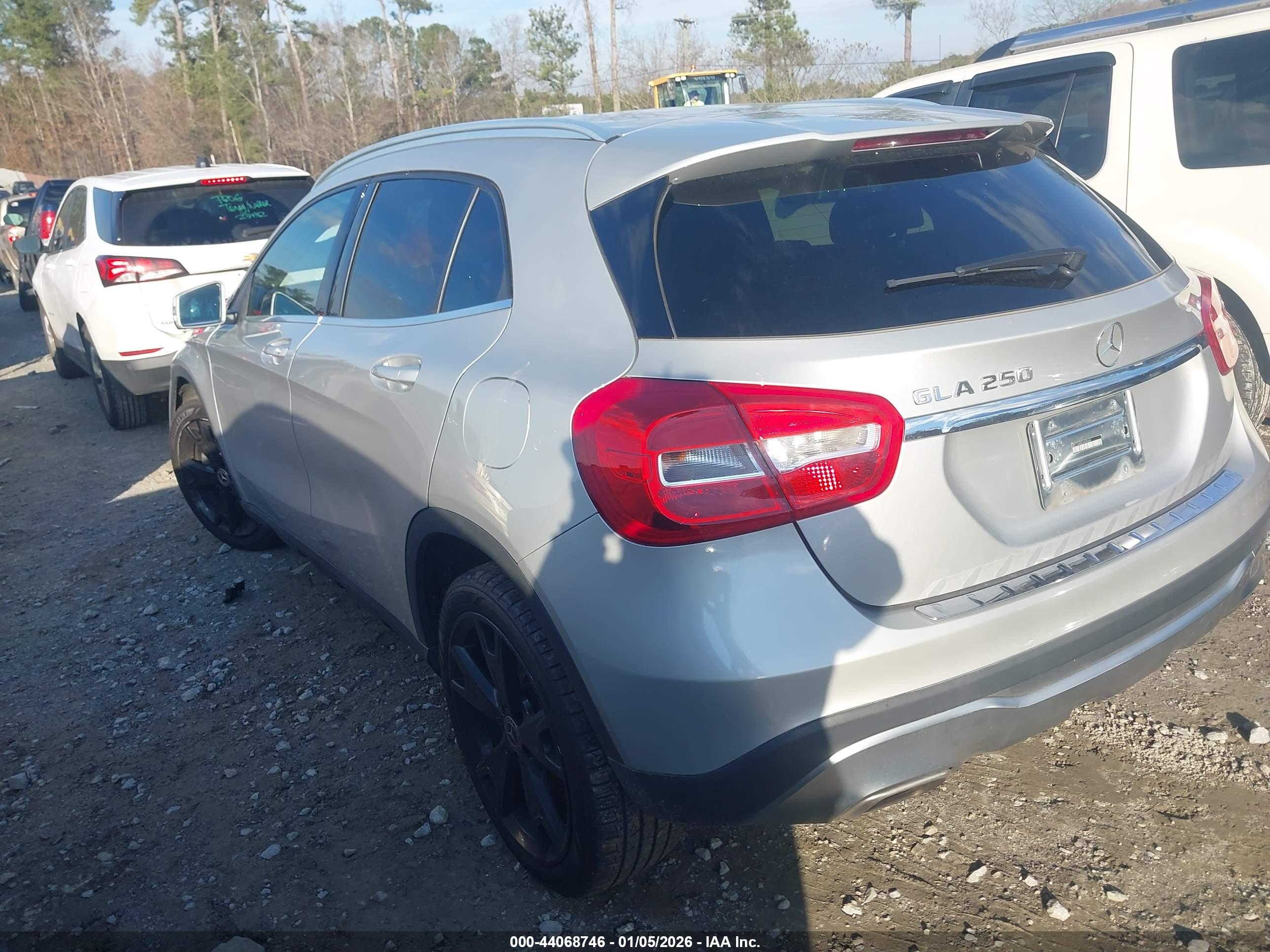 MERCEDES-BENZ GLA image 3