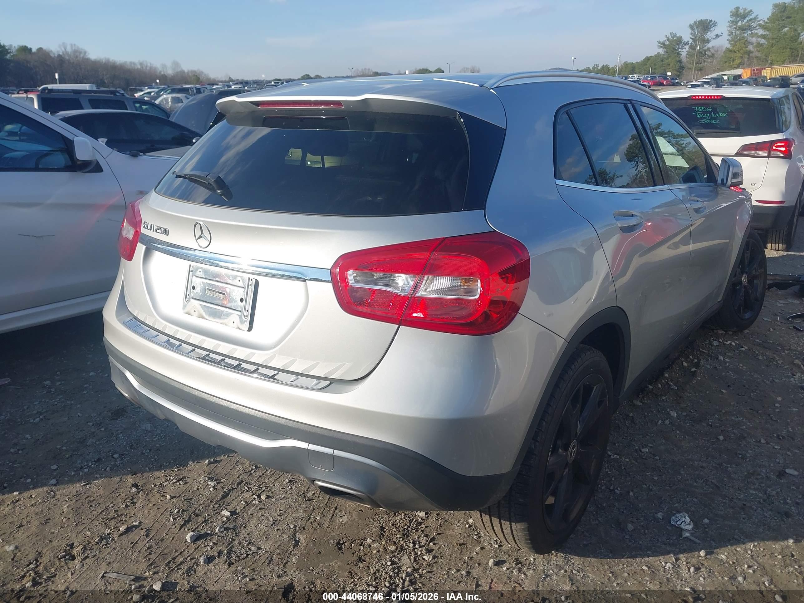 MERCEDES-BENZ GLA image 4