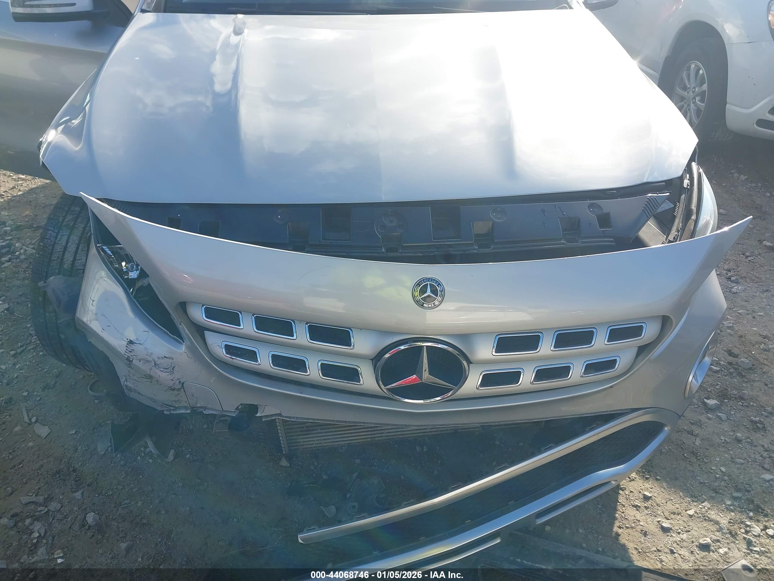 MERCEDES-BENZ GLA image 6
