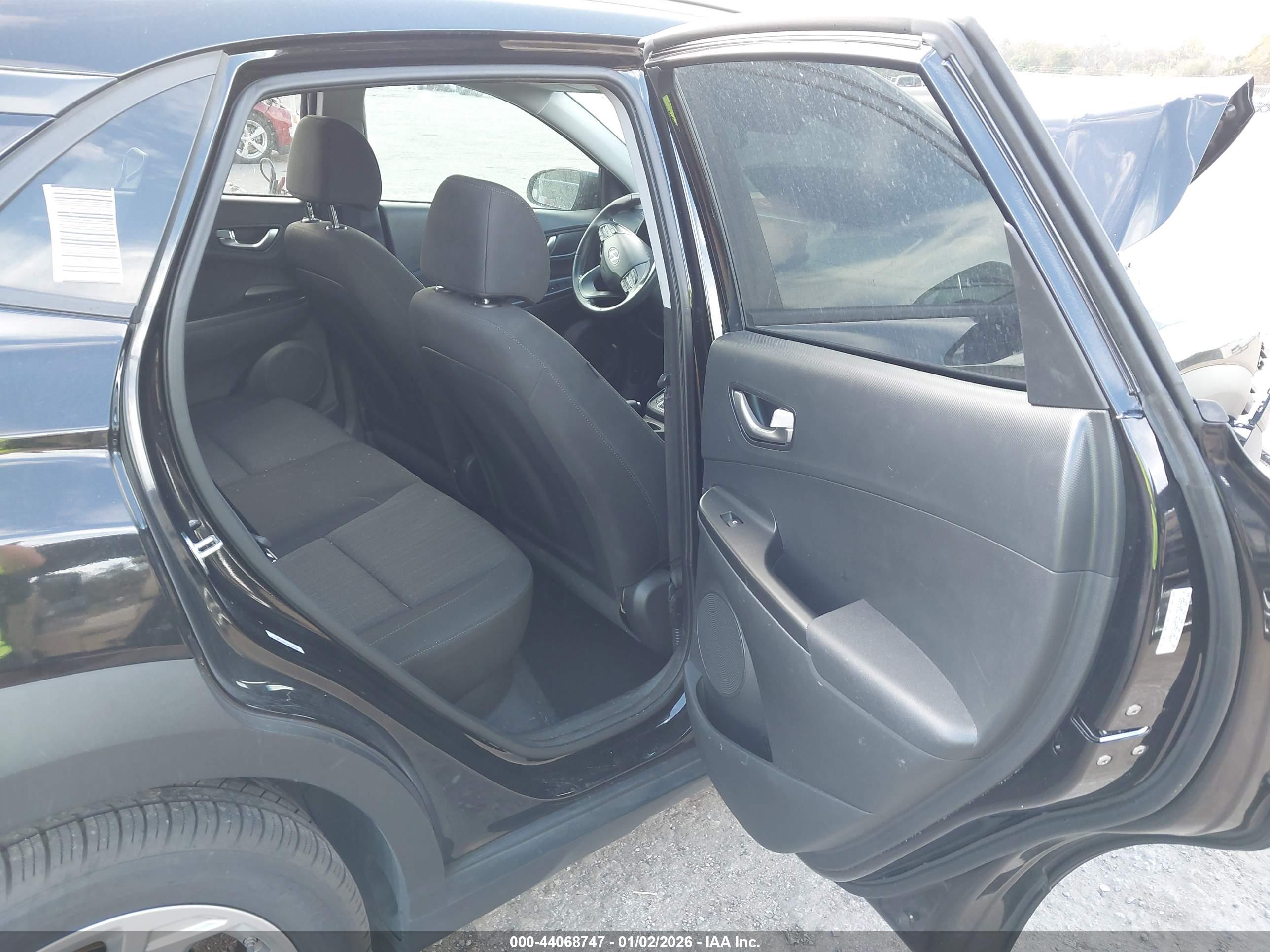 HYUNDAI KONA image 8
