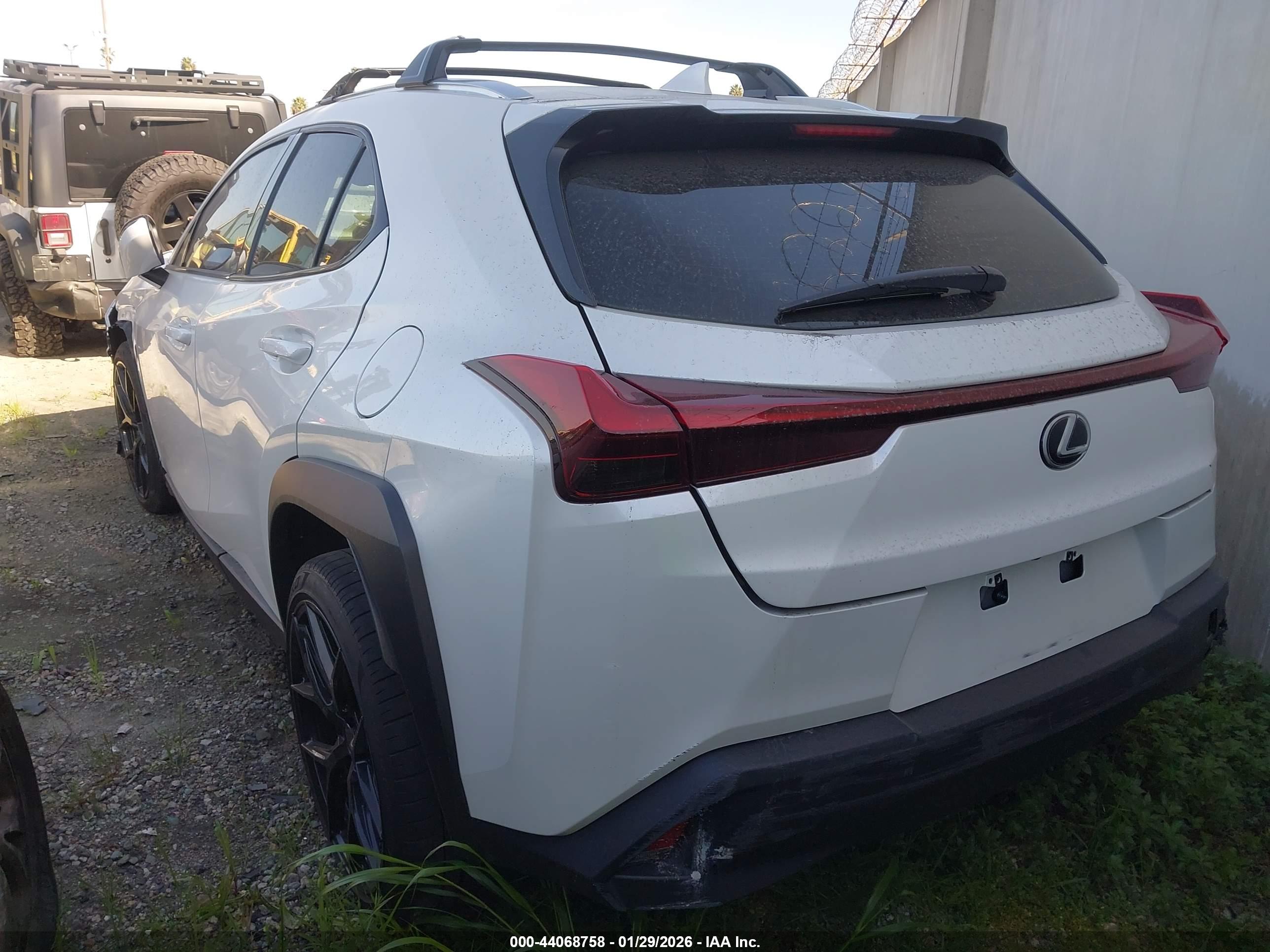 LEXUS UX image 3