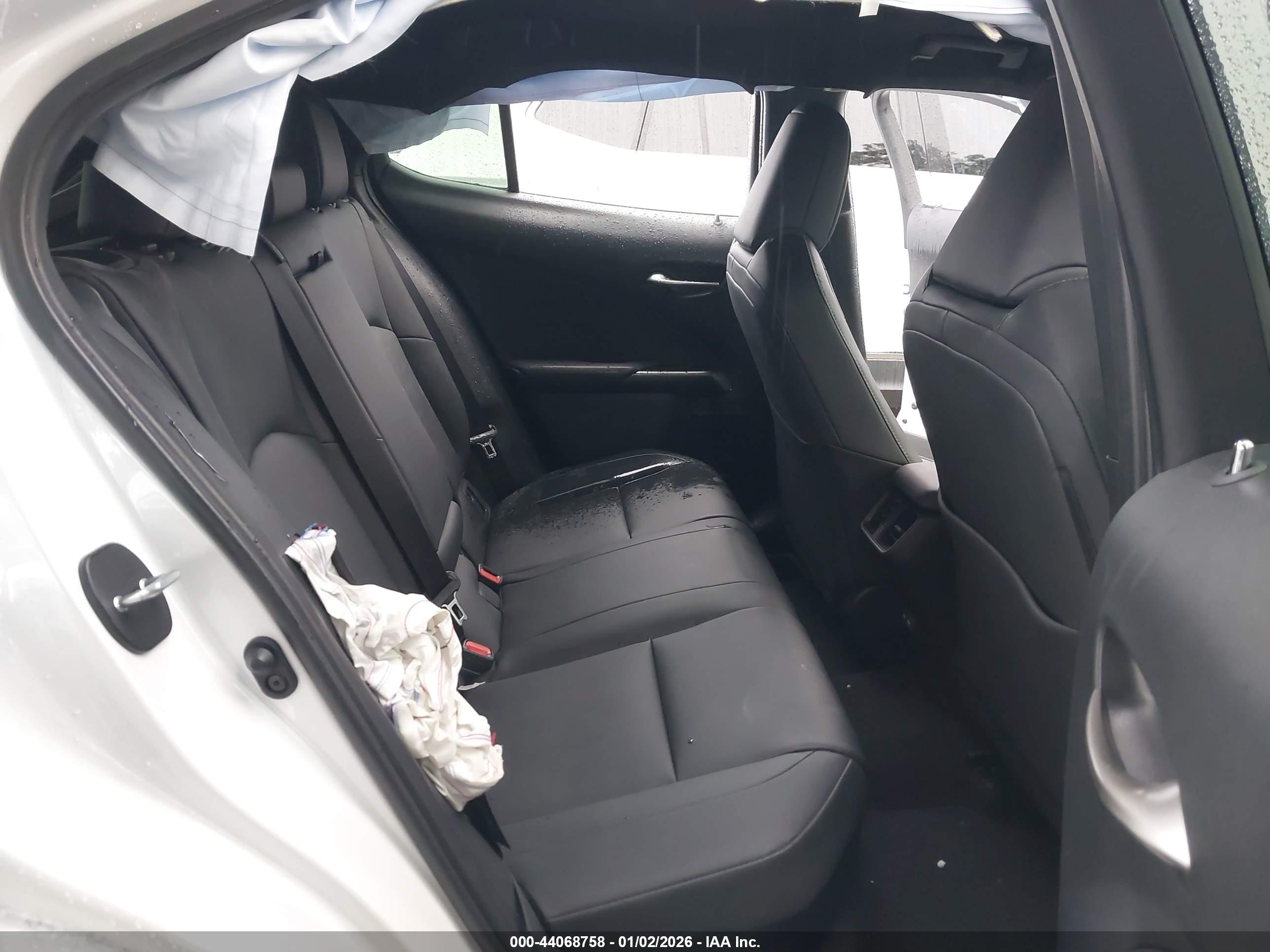 LEXUS UX image 8
